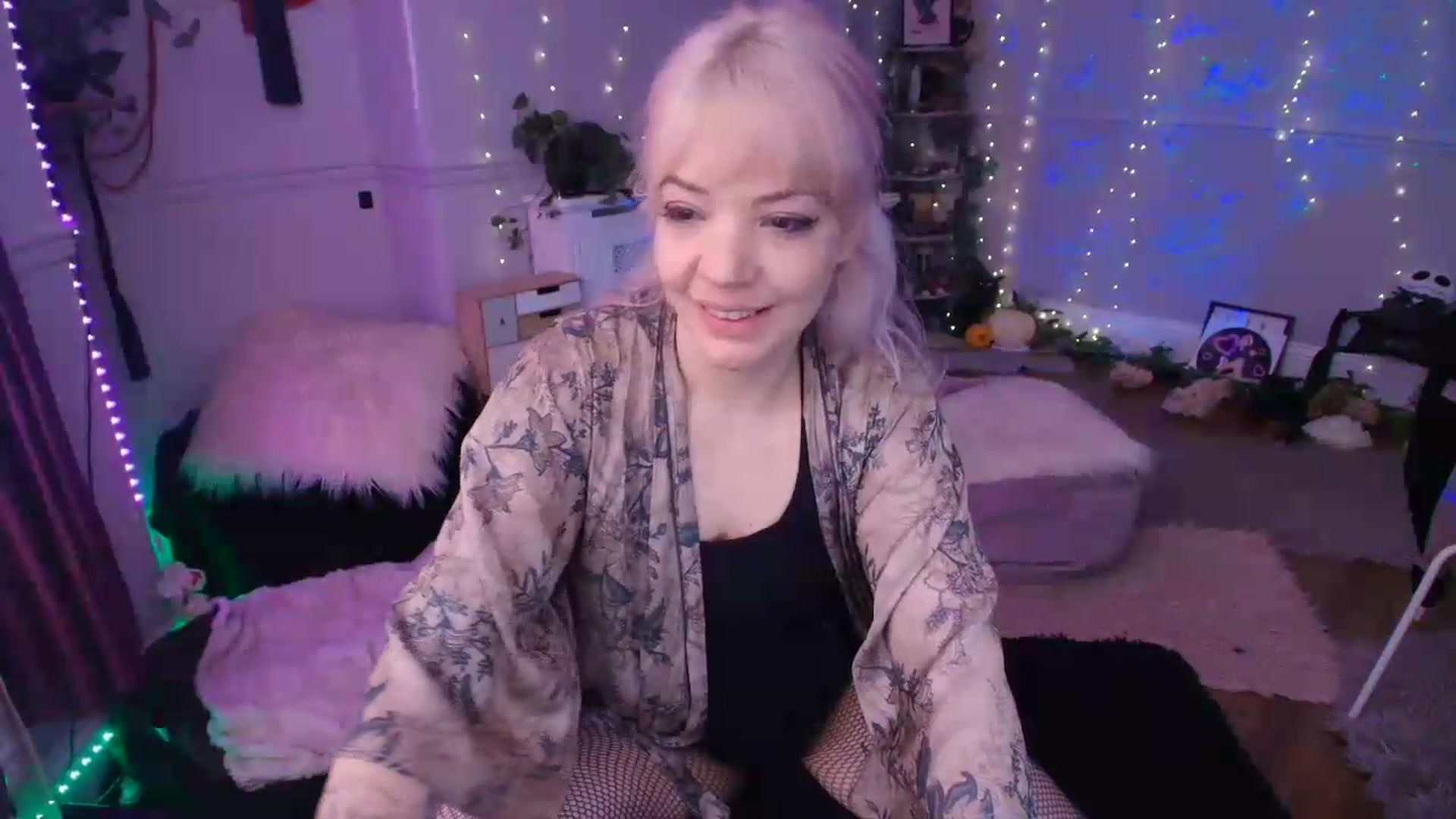 Gallery image thumbnail from LunaWolfie's myfreecams stream on, 06/19/2026, 11:03 image 3 of 20