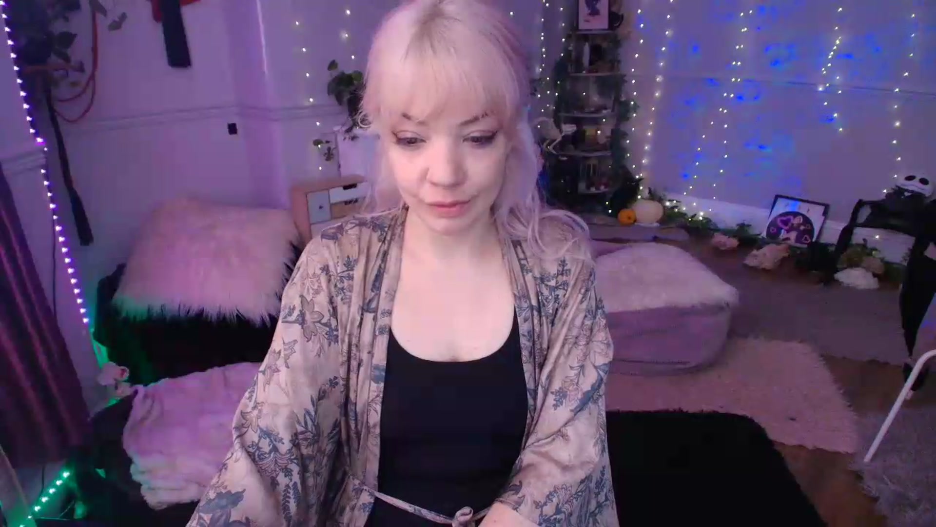 Gallery image thumbnail from LunaWolfie's myfreecams stream on, 06/19/2026, 11:03 image 11 of 20
