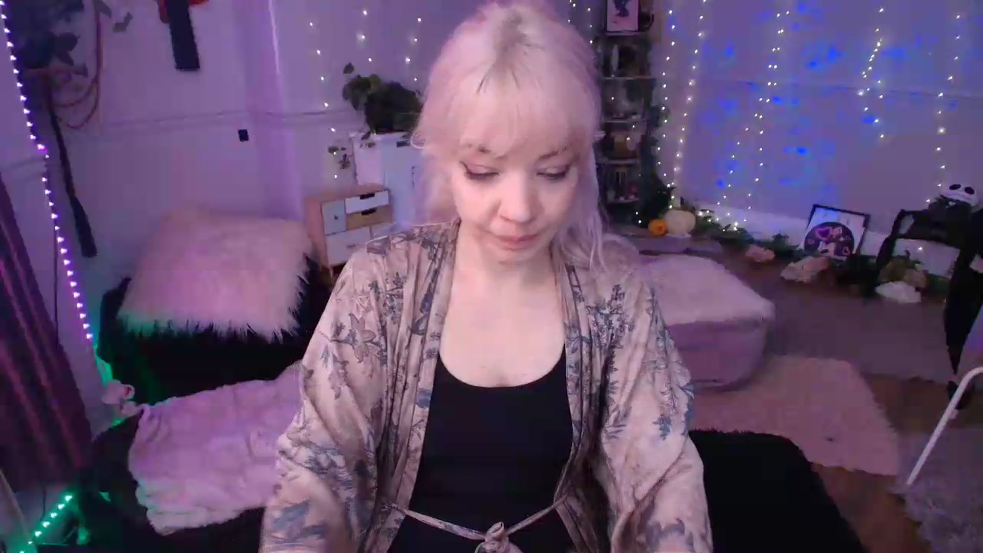 Gallery image thumbnail from LunaWolfie's myfreecams stream on, 06/19/2026, 11:03 image 15 of 20