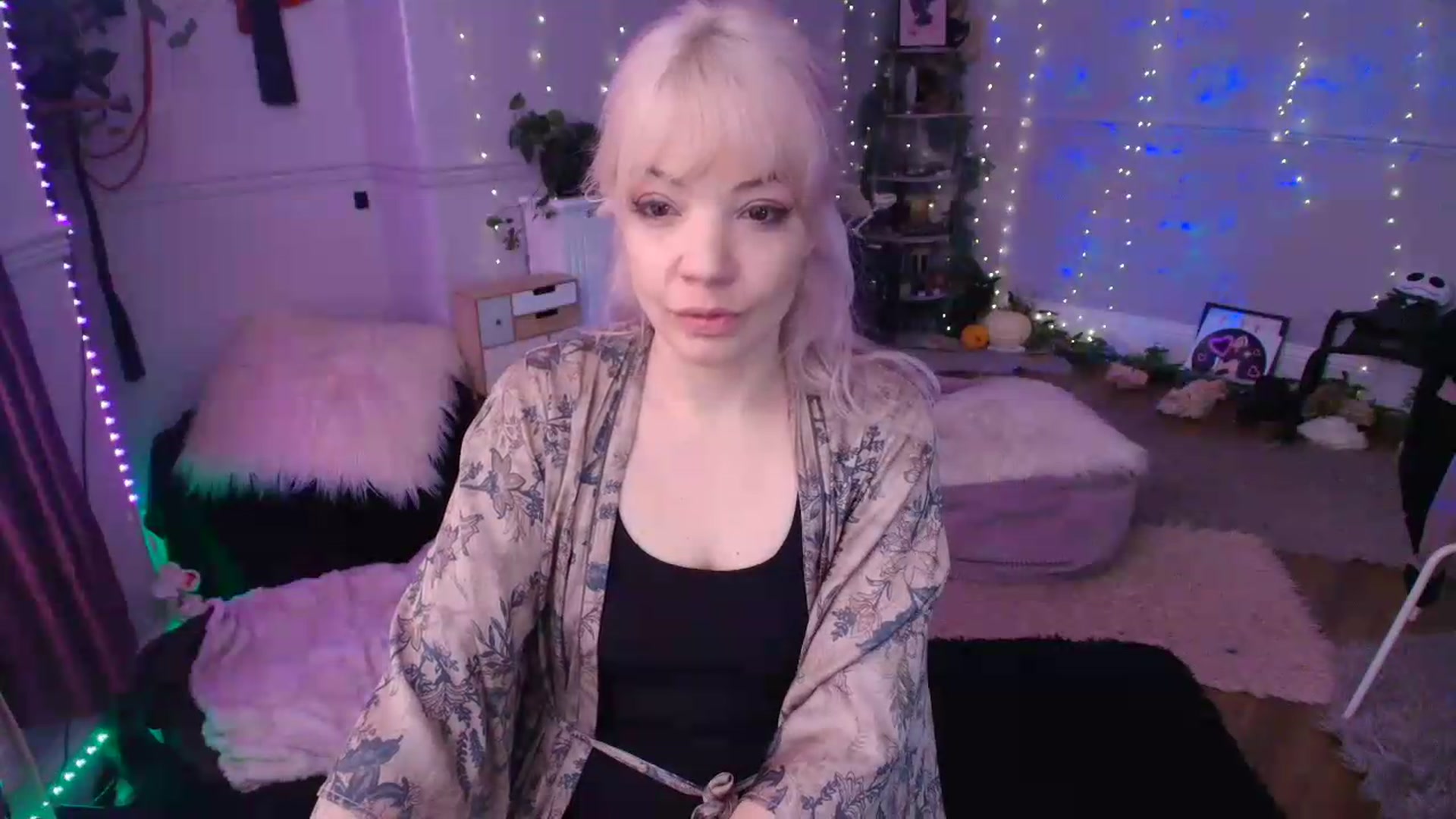 Gallery image thumbnail from LunaWolfie's myfreecams stream on, 06/19/2026, 11:03 image 12 of 20