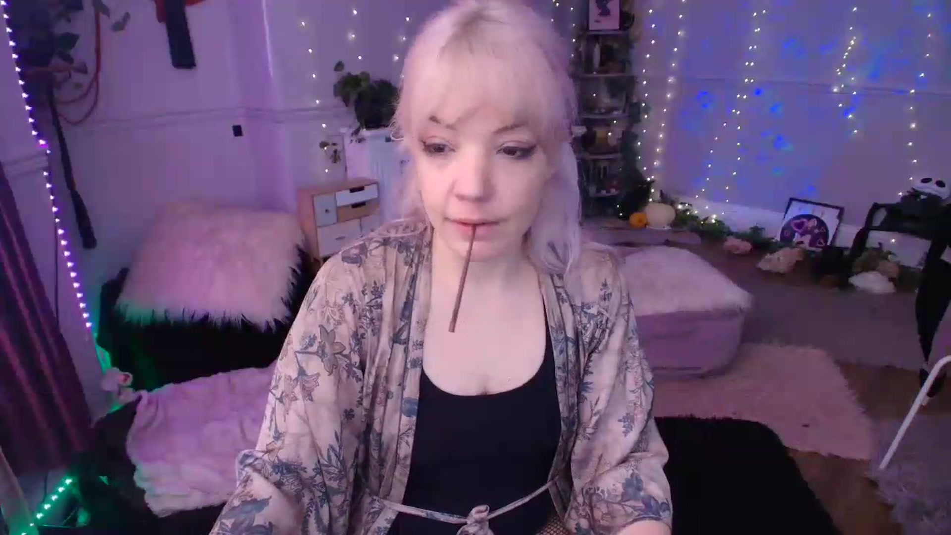 Gallery image thumbnail from LunaWolfie's myfreecams stream on, 06/19/2026, 11:03 image 7 of 20