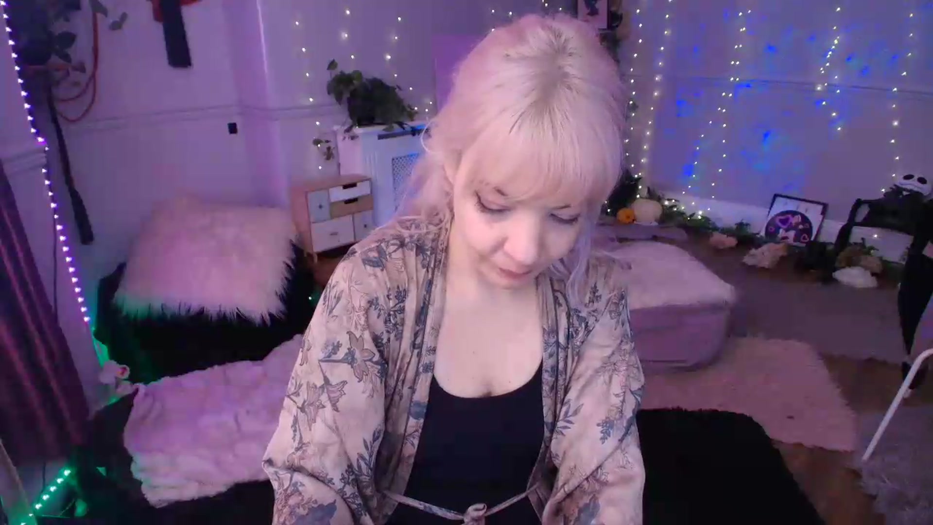 Gallery image thumbnail from LunaWolfie's myfreecams stream on, 06/19/2026, 11:03 image 8 of 20