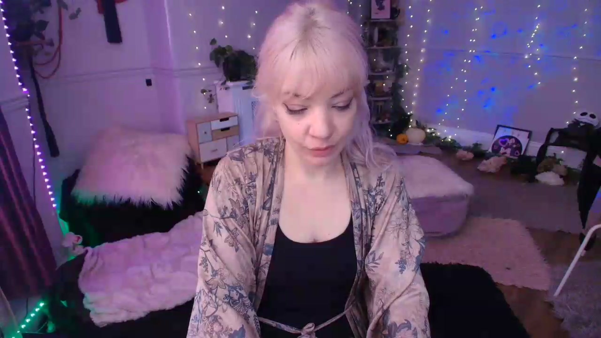 Gallery image thumbnail from LunaWolfie's myfreecams stream on, 06/19/2026, 11:03 image 14 of 20