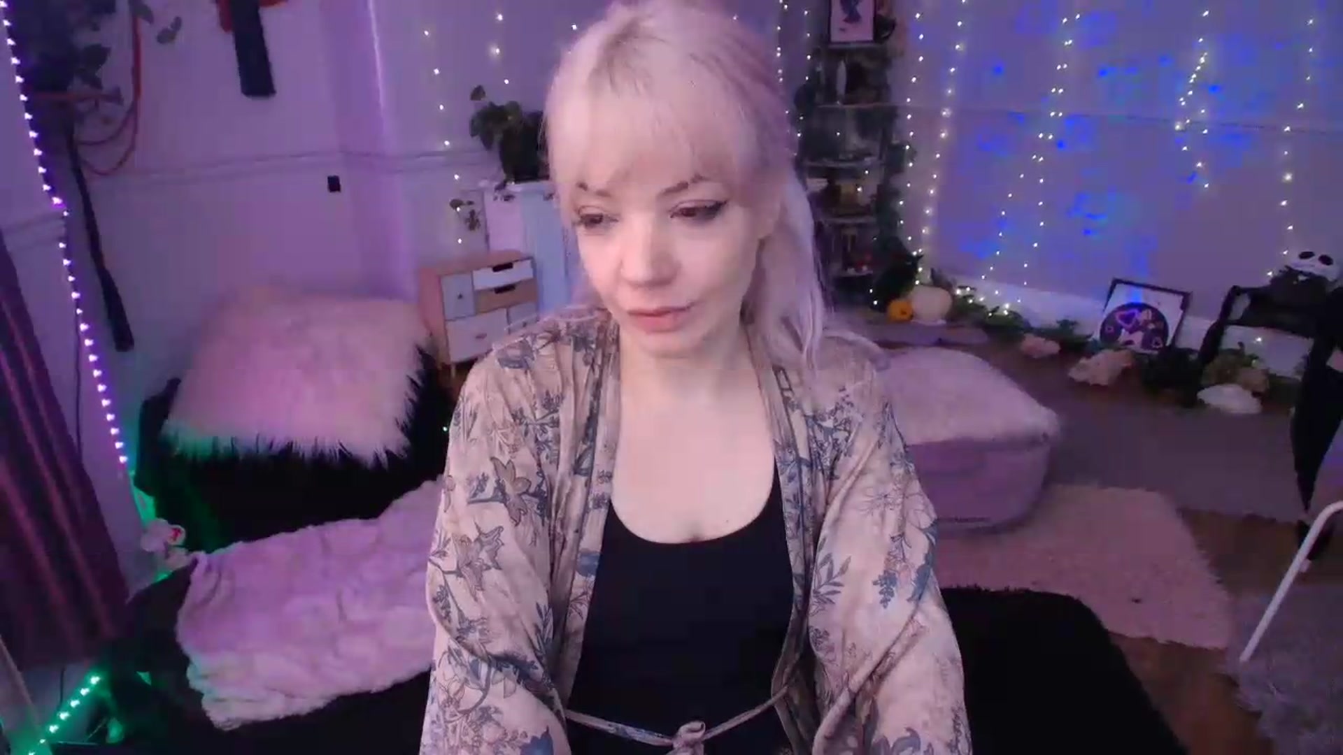 Gallery image thumbnail from LunaWolfie's myfreecams stream on, 06/19/2026, 11:03 image 10 of 20