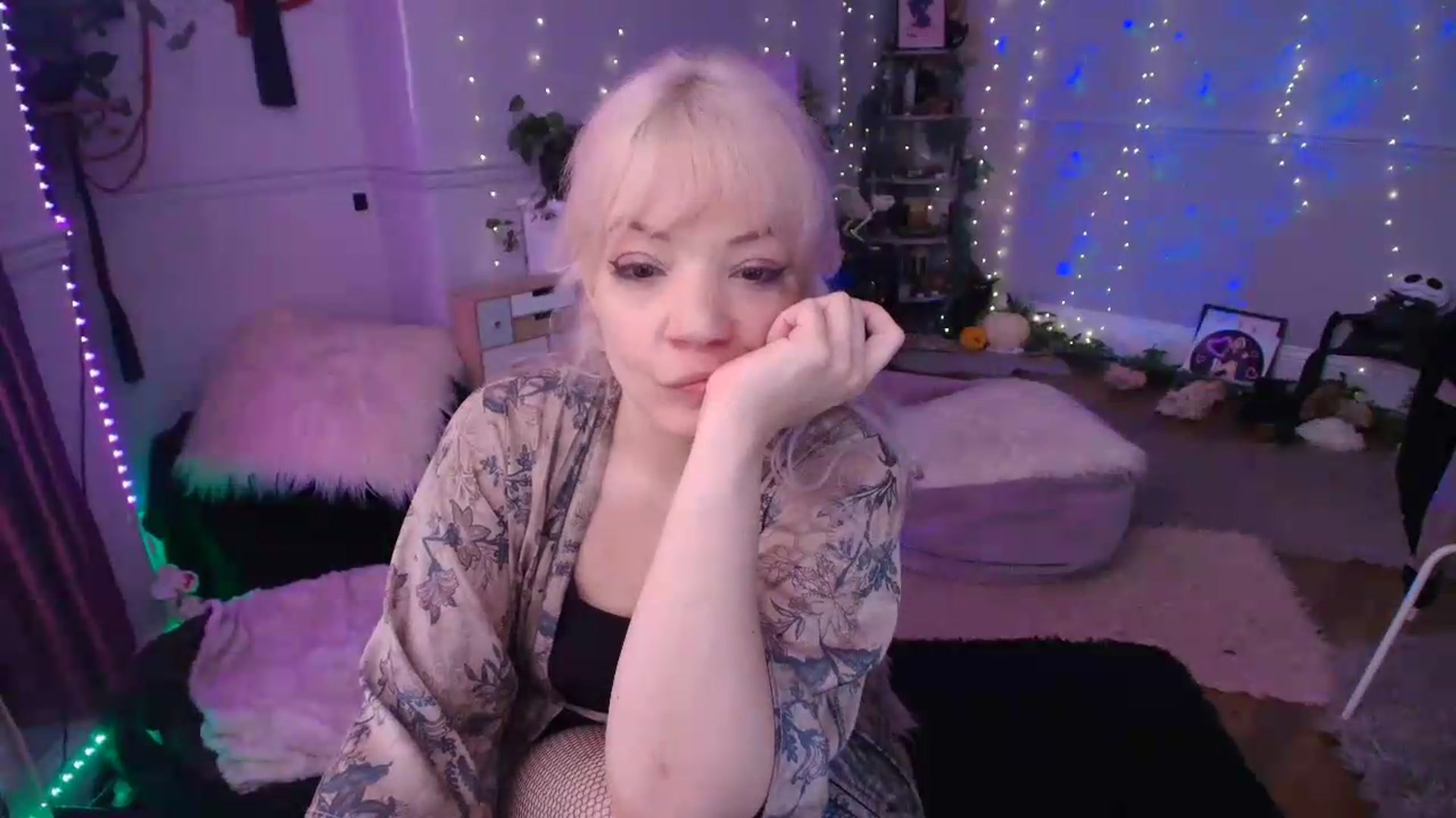 Gallery image thumbnail from LunaWolfie's myfreecams stream on, 06/19/2026, 11:03 image 19 of 20