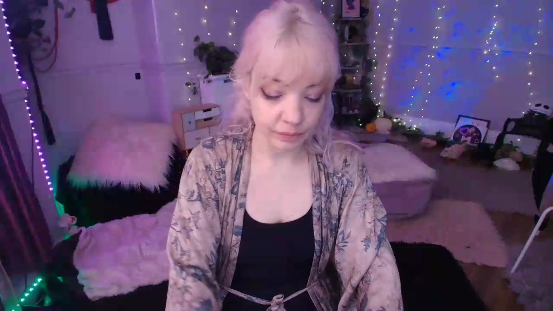 Gallery image thumbnail from LunaWolfie's myfreecams stream on, 06/19/2026, 11:03 image 9 of 20