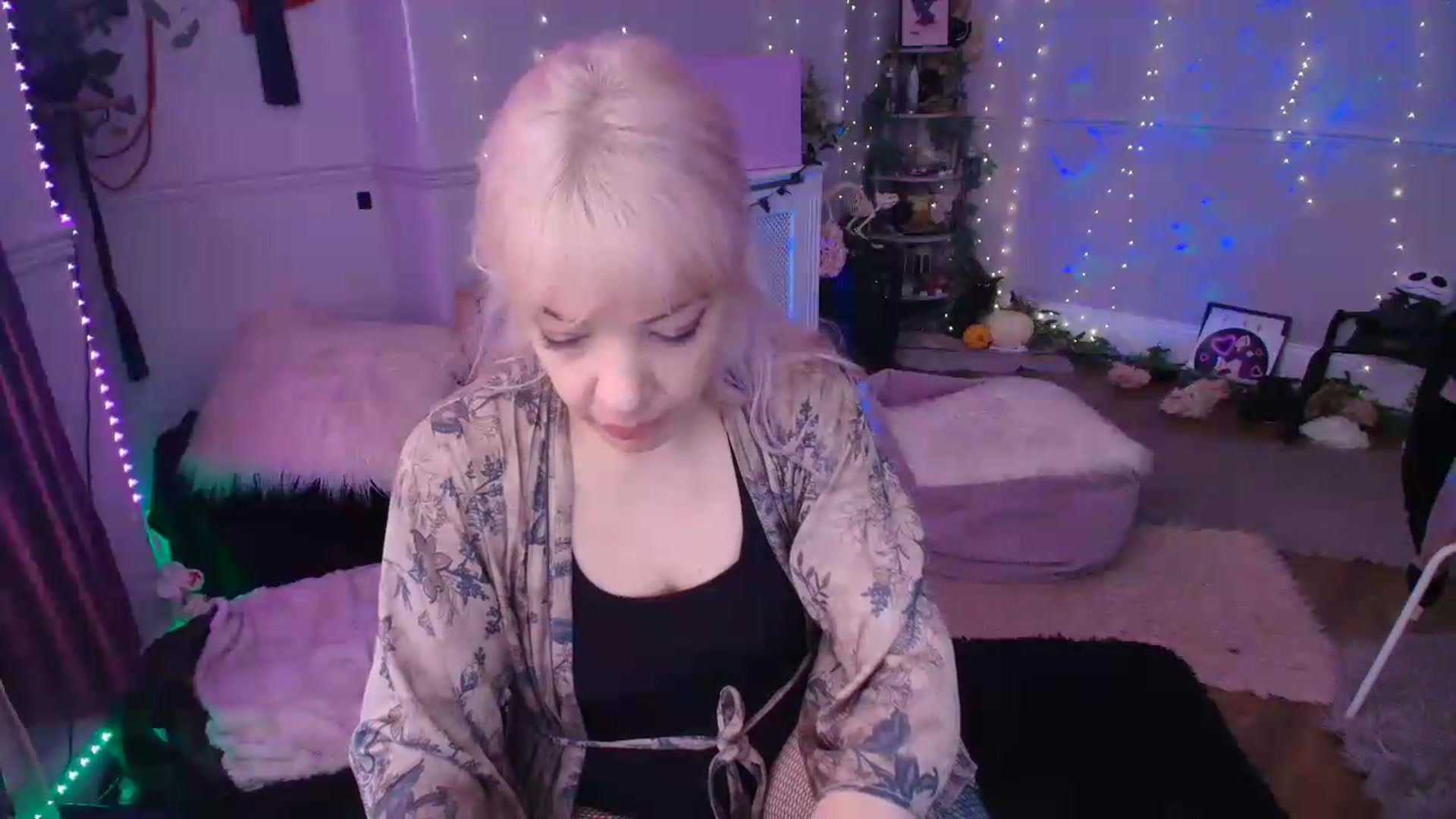 Gallery image thumbnail from LunaWolfie's myfreecams stream on, 06/19/2026, 11:03 image 6 of 20