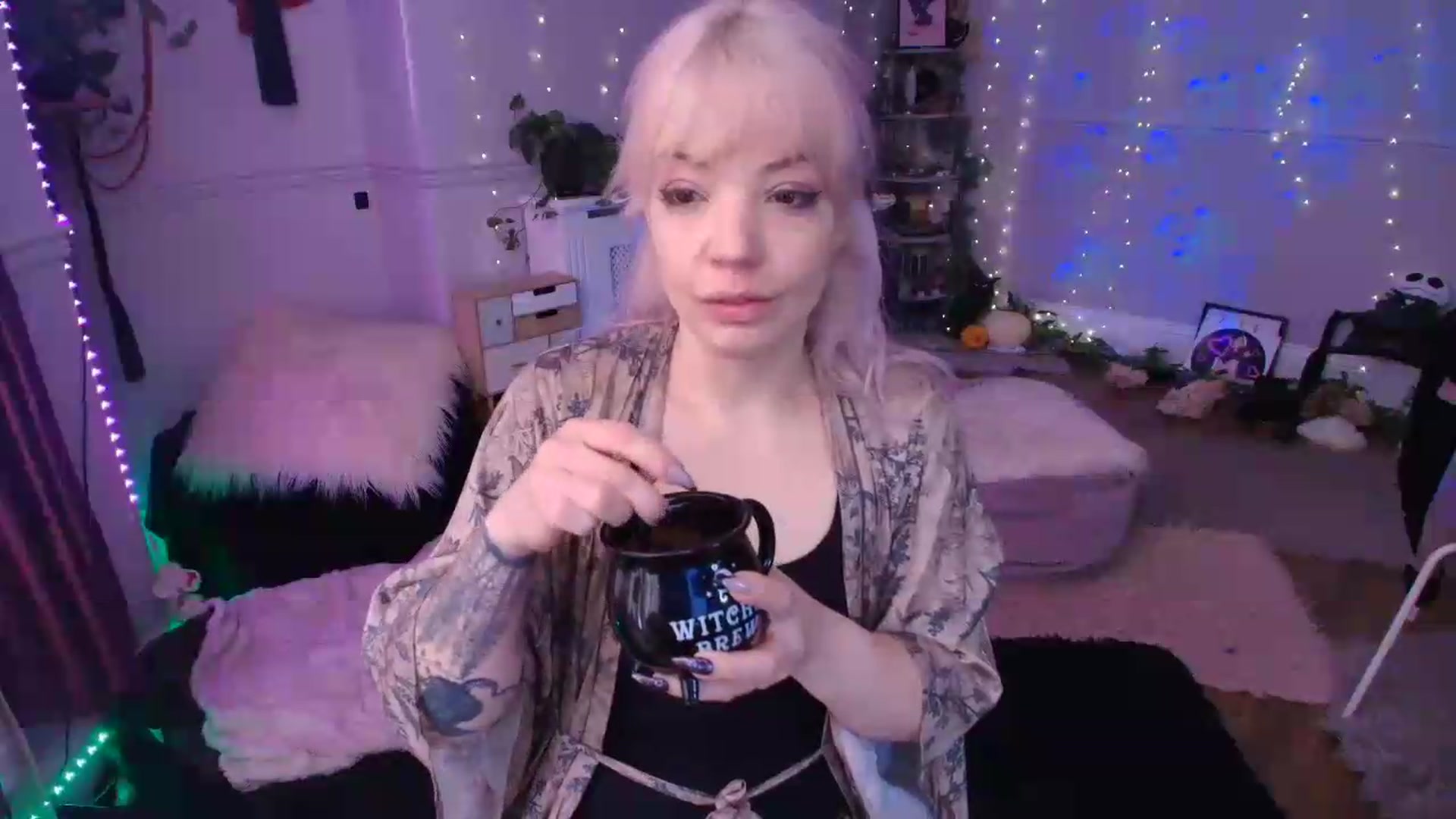 Gallery image thumbnail from LunaWolfie's myfreecams stream on, 06/19/2026, 11:03 image 13 of 20