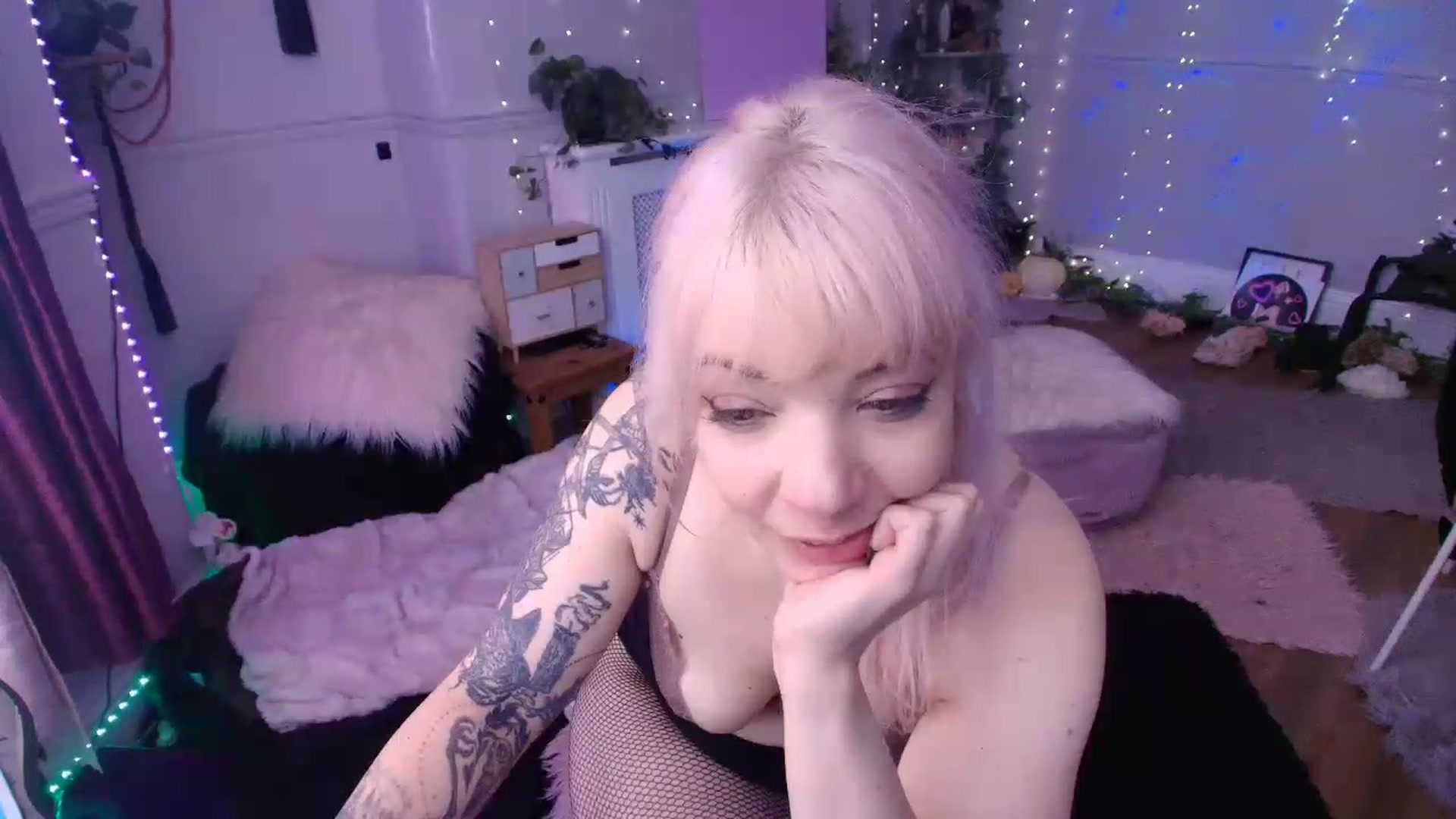 Gallery image thumbnail from LunaWolfie's myfreecams stream on, 06/19/2026, 13:04 image 12 of 20
