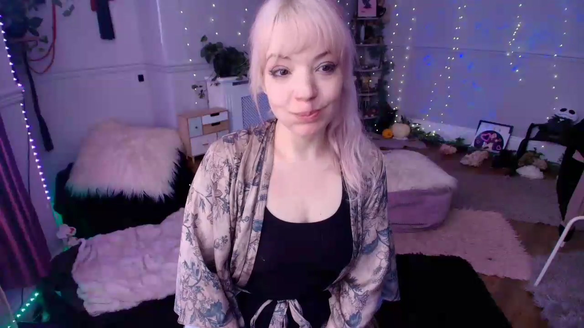 Gallery image thumbnail from LunaWolfie's myfreecams stream on, 06/19/2026, 13:04 image 7 of 20