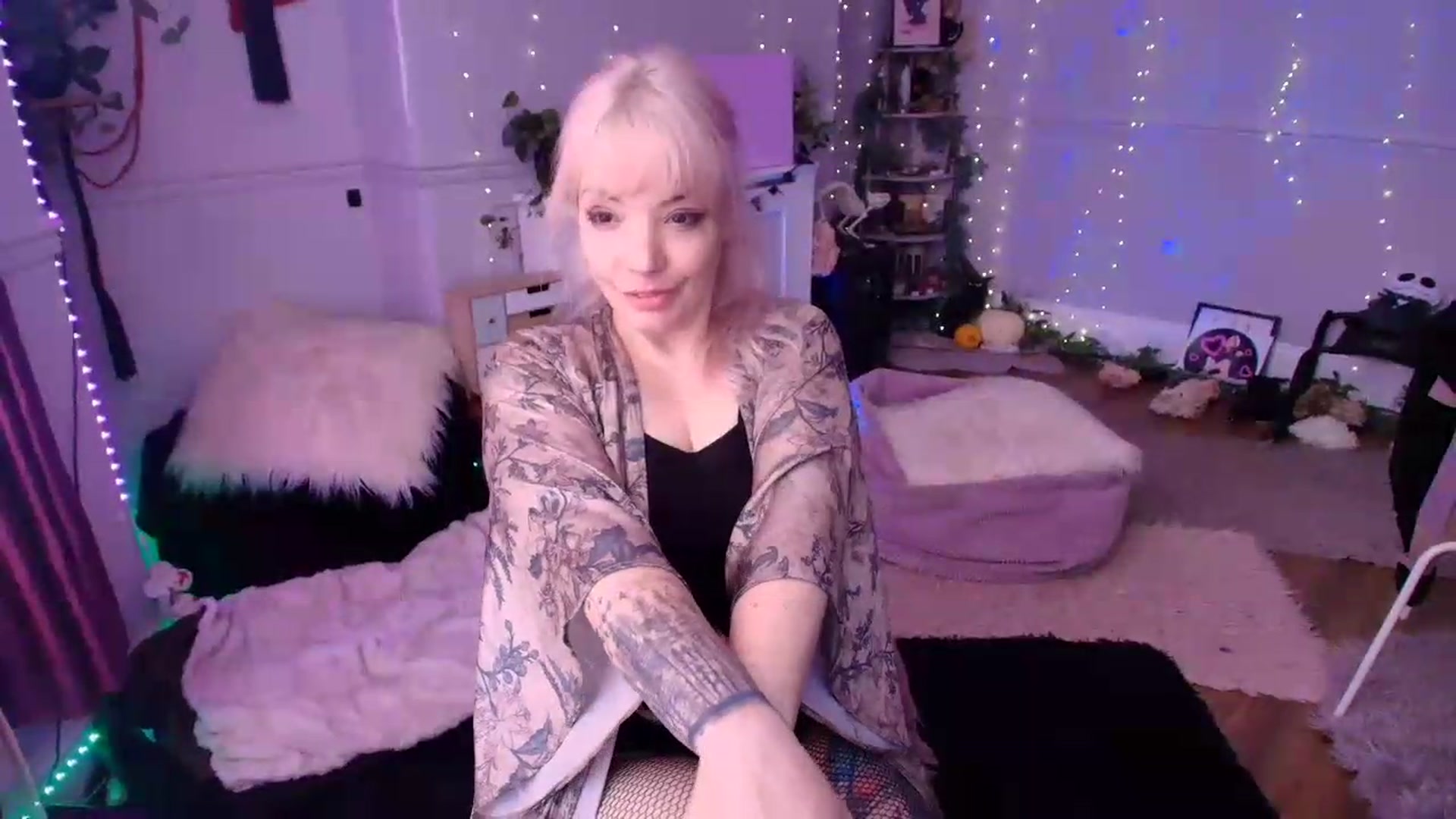 Gallery image thumbnail from LunaWolfie's myfreecams stream on, 06/19/2026, 13:04 image 2 of 20