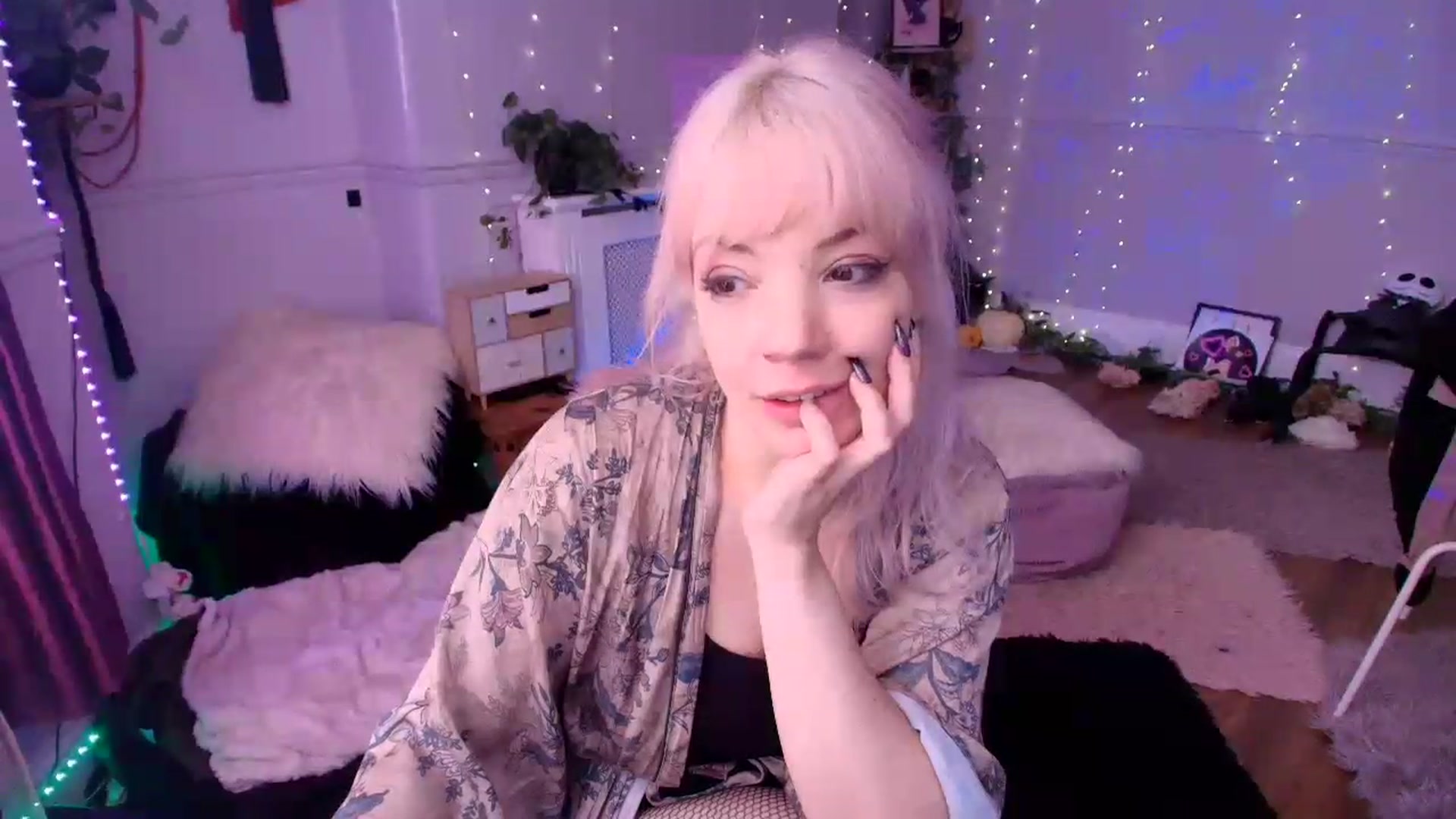 Gallery image thumbnail from LunaWolfie's myfreecams stream on, 06/19/2026, 13:04 image 3 of 20