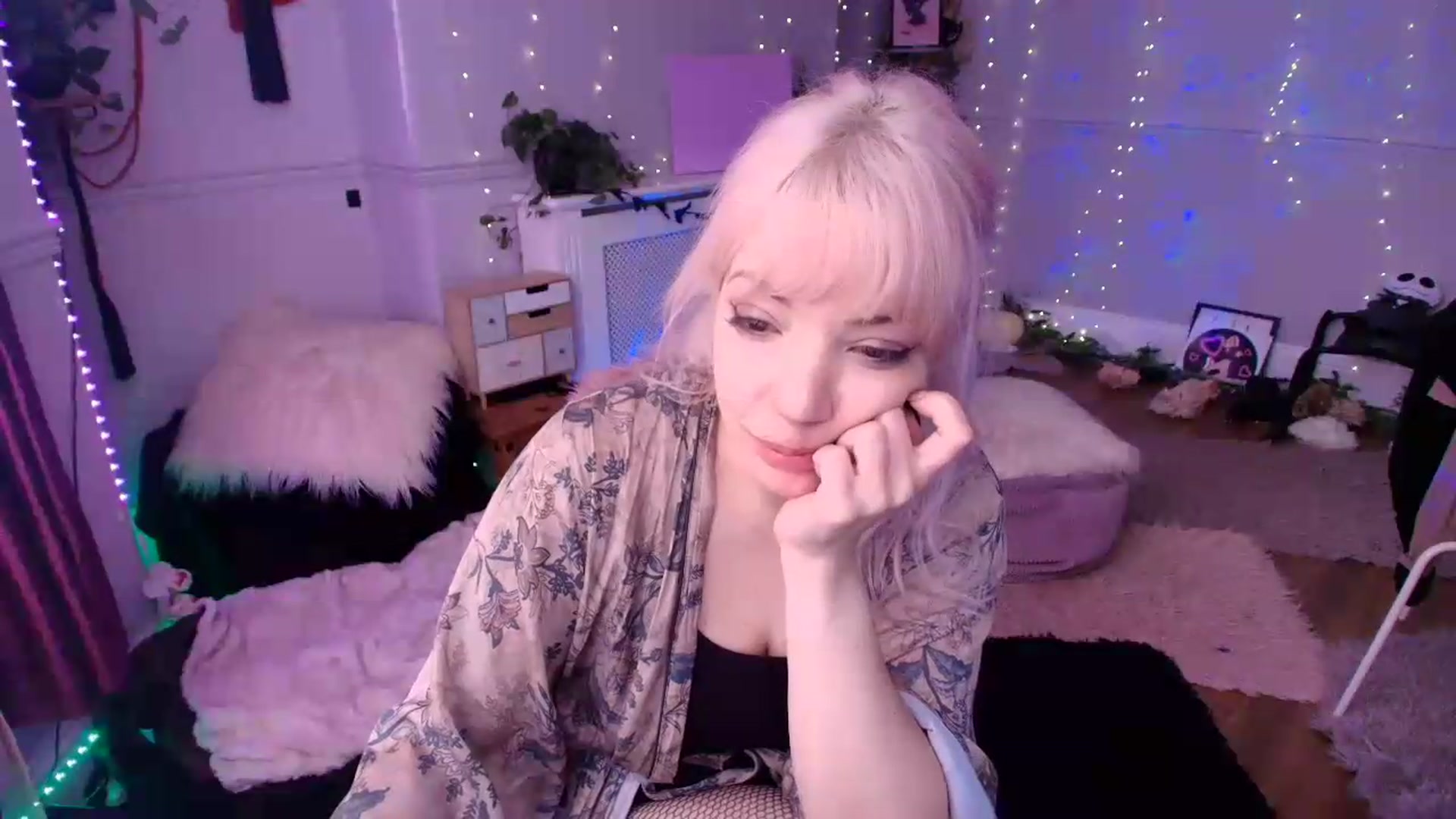 Gallery image thumbnail from LunaWolfie's myfreecams stream on, 06/19/2026, 13:04 image 4 of 20