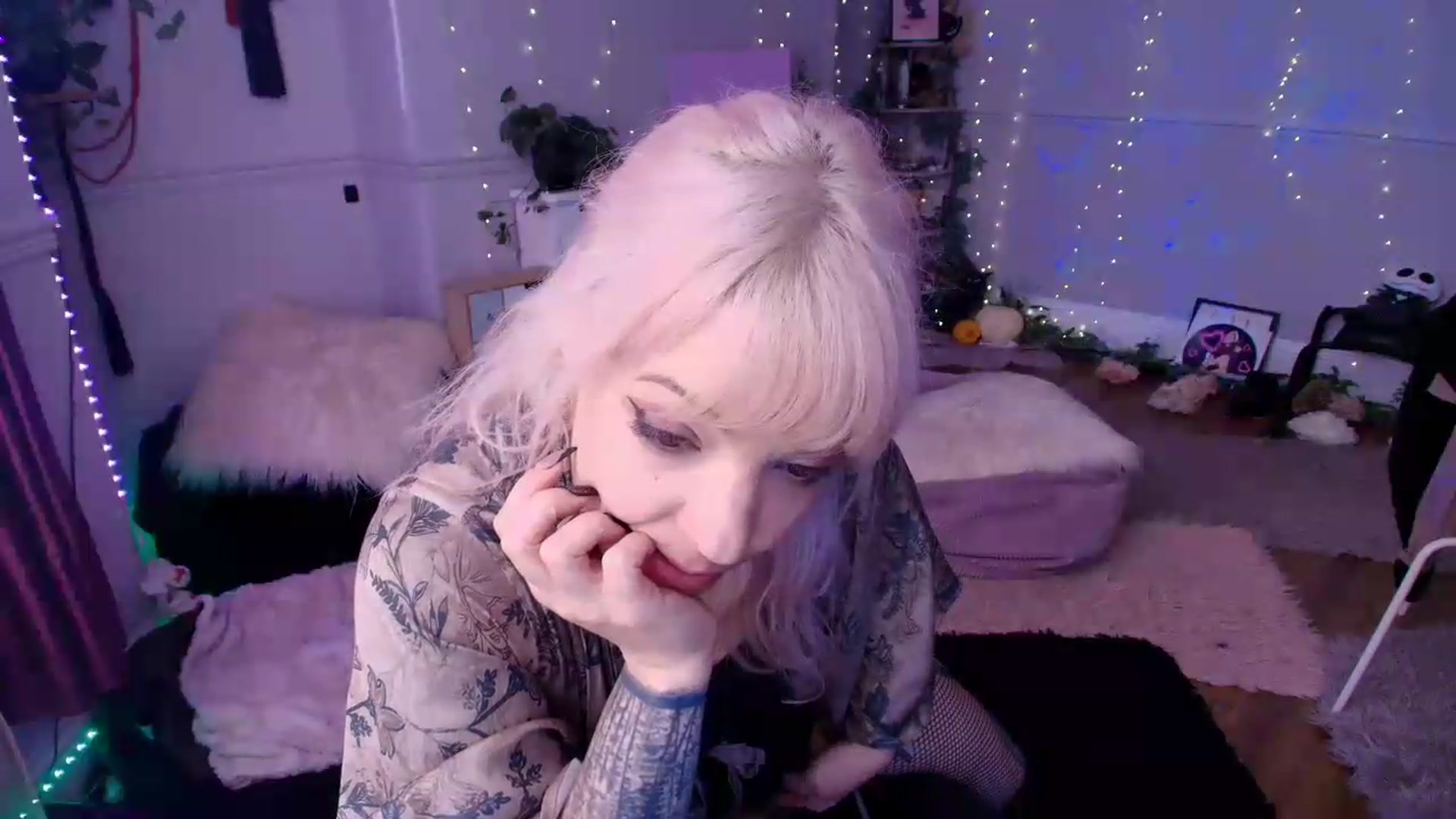 Gallery image thumbnail from LunaWolfie's myfreecams stream on, 06/19/2026, 13:04 image 6 of 20