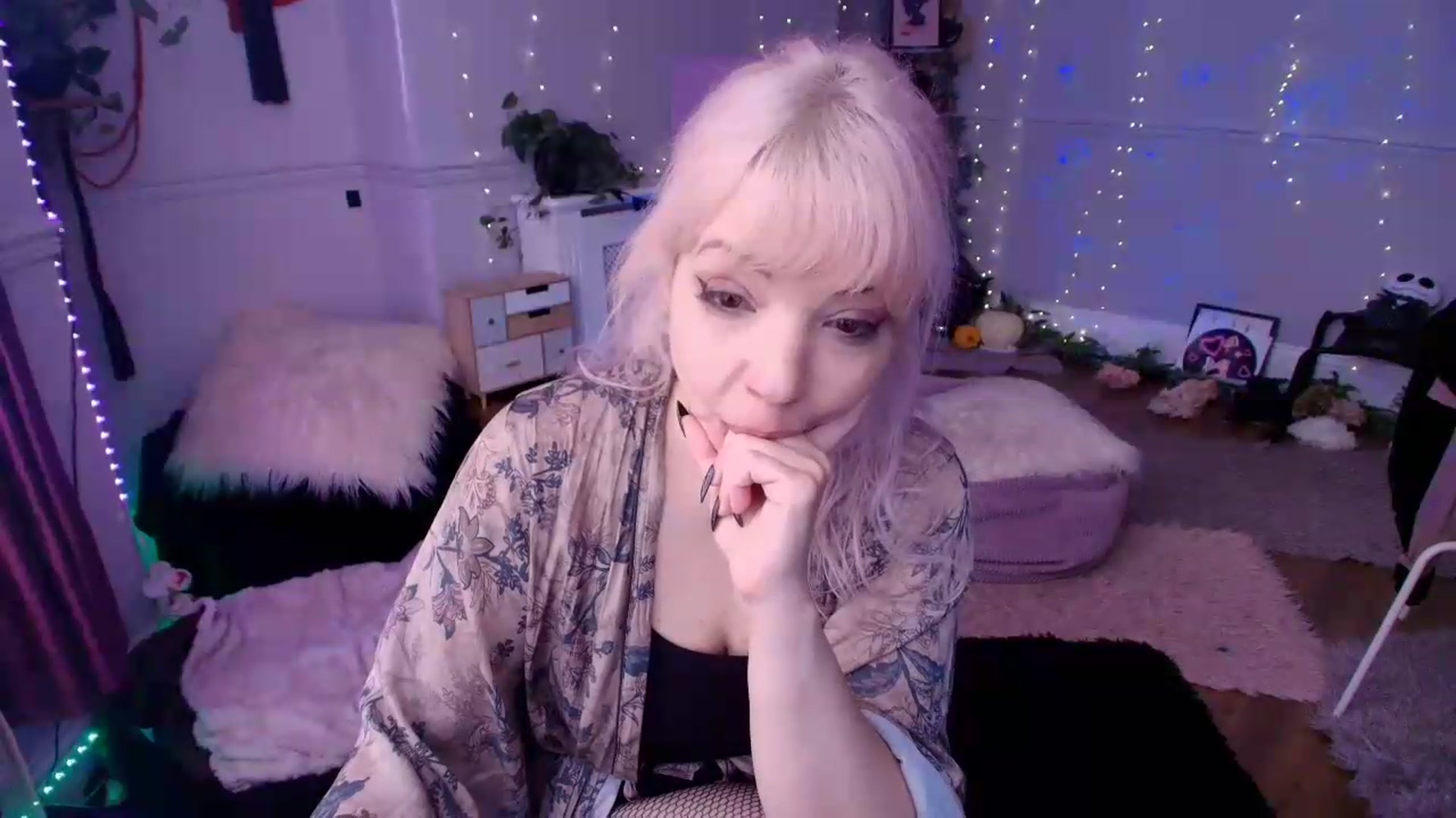Gallery image thumbnail from LunaWolfie's myfreecams stream on, 06/19/2026, 13:04 image 5 of 20