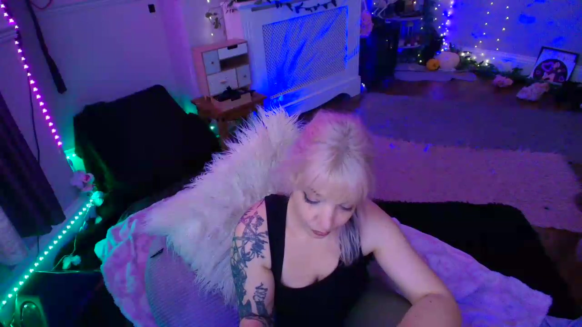 Gallery image thumbnail from LunaWolfie's myfreecams stream on, 06/19/2026, 17:18 image 11 of 20