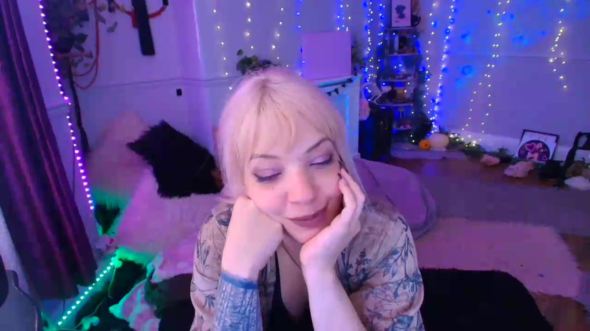 Gallery image thumbnail from LunaWolfie's myfreecams stream on, 06/20/2026, 17:36 image 20 of 20