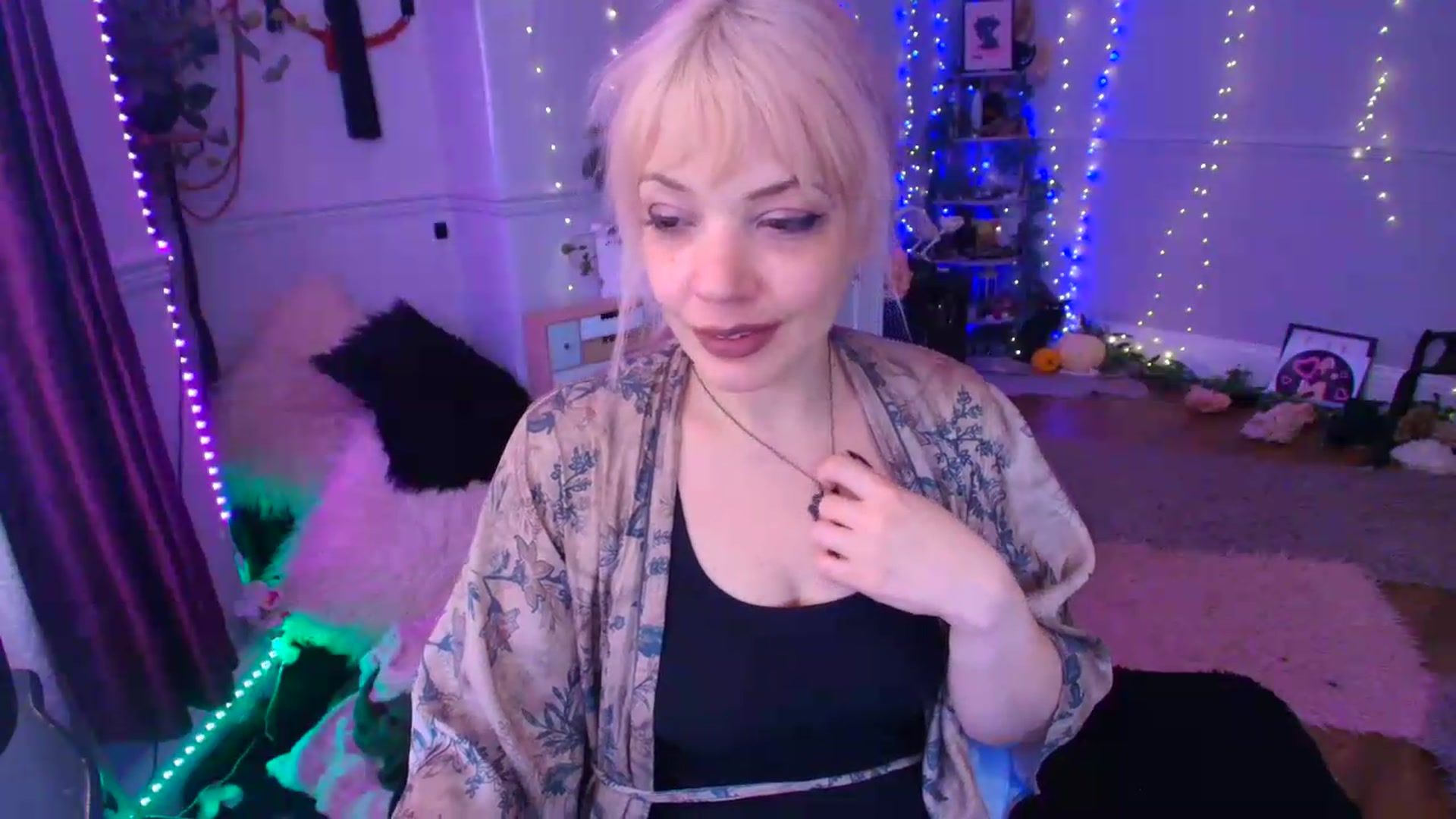 Gallery image thumbnail from LunaWolfie's myfreecams stream on, 06/20/2026, 17:36 image 9 of 20