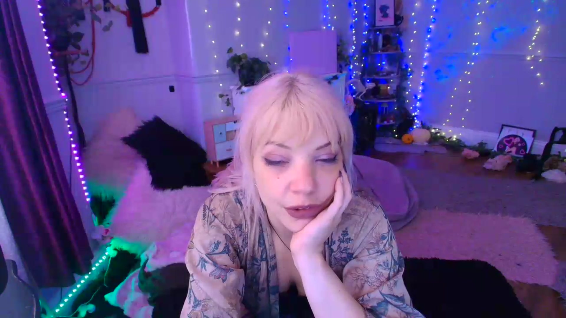 Gallery image thumbnail from LunaWolfie's myfreecams stream on, 06/20/2026, 17:36 image 17 of 20