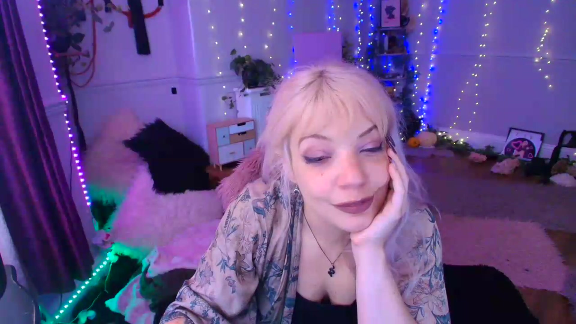 Gallery image thumbnail from LunaWolfie's myfreecams stream on, 06/20/2026, 17:36 image 3 of 20