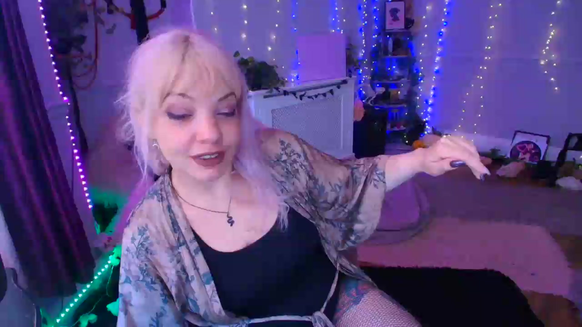 Gallery image thumbnail from LunaWolfie's myfreecams stream on, 06/20/2026, 17:36 image 2 of 20
