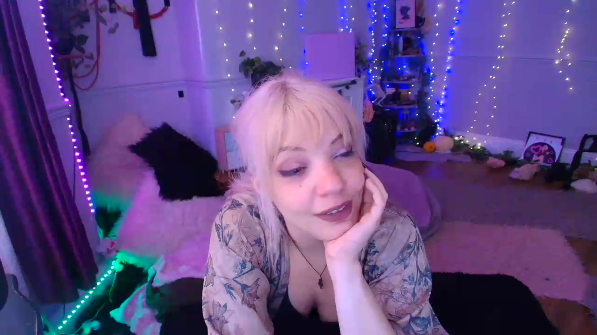 Gallery image thumbnail from LunaWolfie's myfreecams stream on, 06/20/2026, 17:36 image 14 of 20