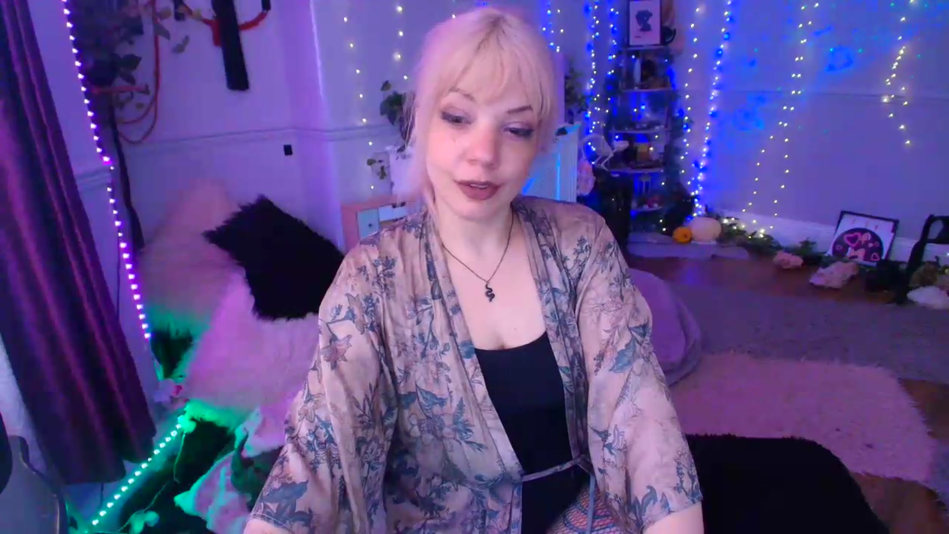 Gallery image thumbnail from LunaWolfie's myfreecams stream on, 06/20/2026, 17:36 image 15 of 20
