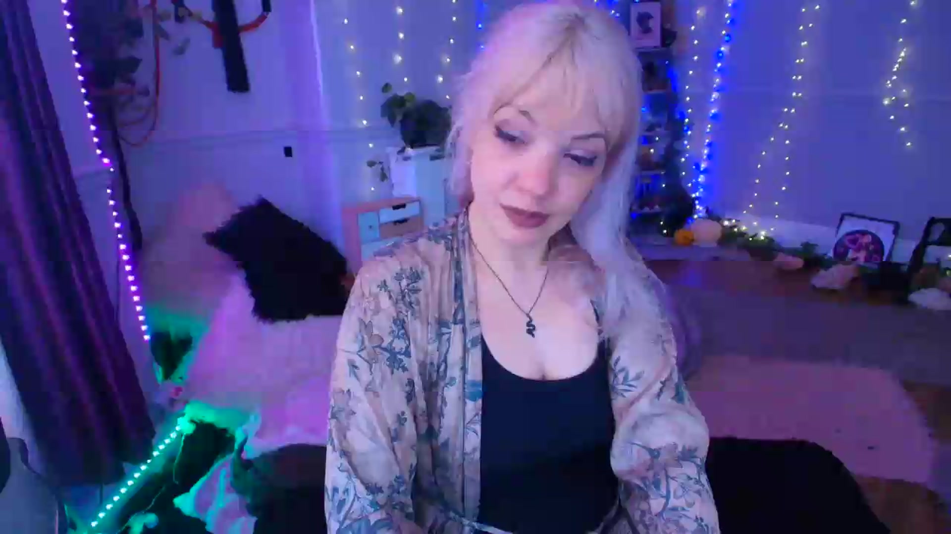 Gallery image thumbnail from LunaWolfie's myfreecams stream on, 06/20/2026, 17:36 image 1 of 20