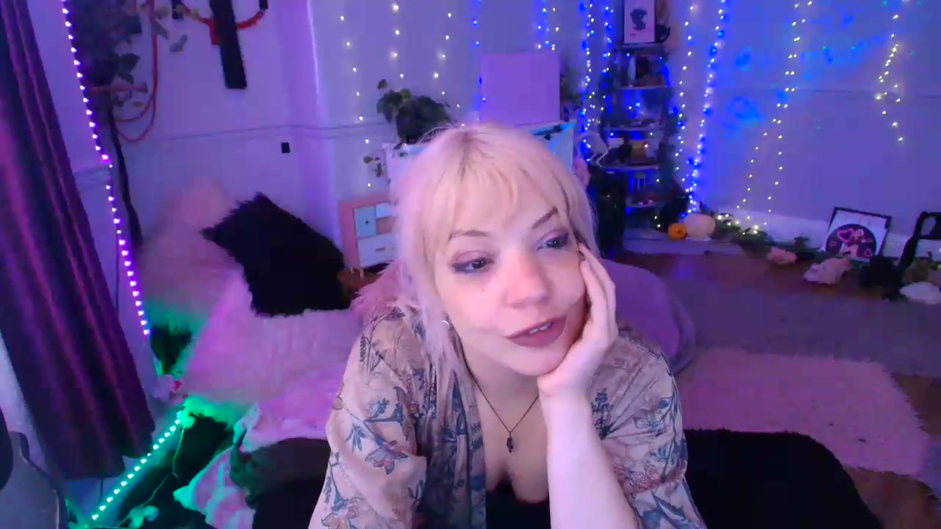 Gallery image thumbnail from LunaWolfie's myfreecams stream on, 06/20/2026, 17:36 image 16 of 20