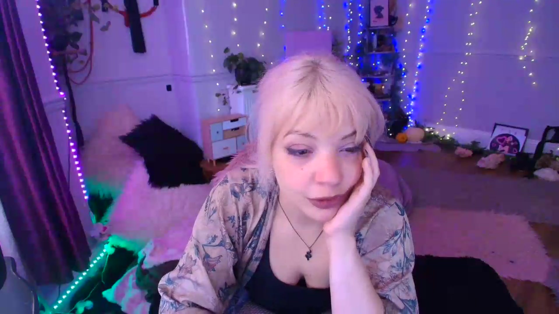 Gallery image thumbnail from LunaWolfie's myfreecams stream on, 06/20/2026, 17:36 image 7 of 20