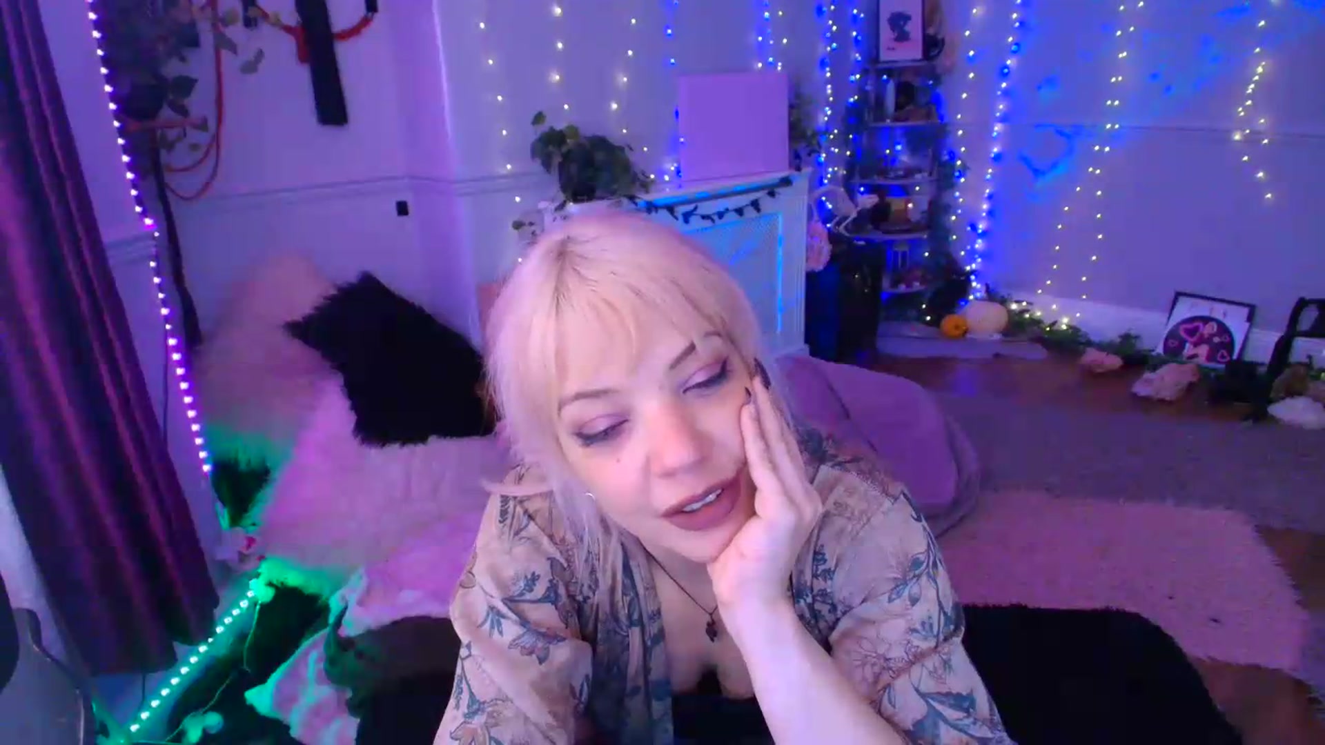 Gallery image thumbnail from LunaWolfie's myfreecams stream on, 06/20/2026, 17:36 image 18 of 20