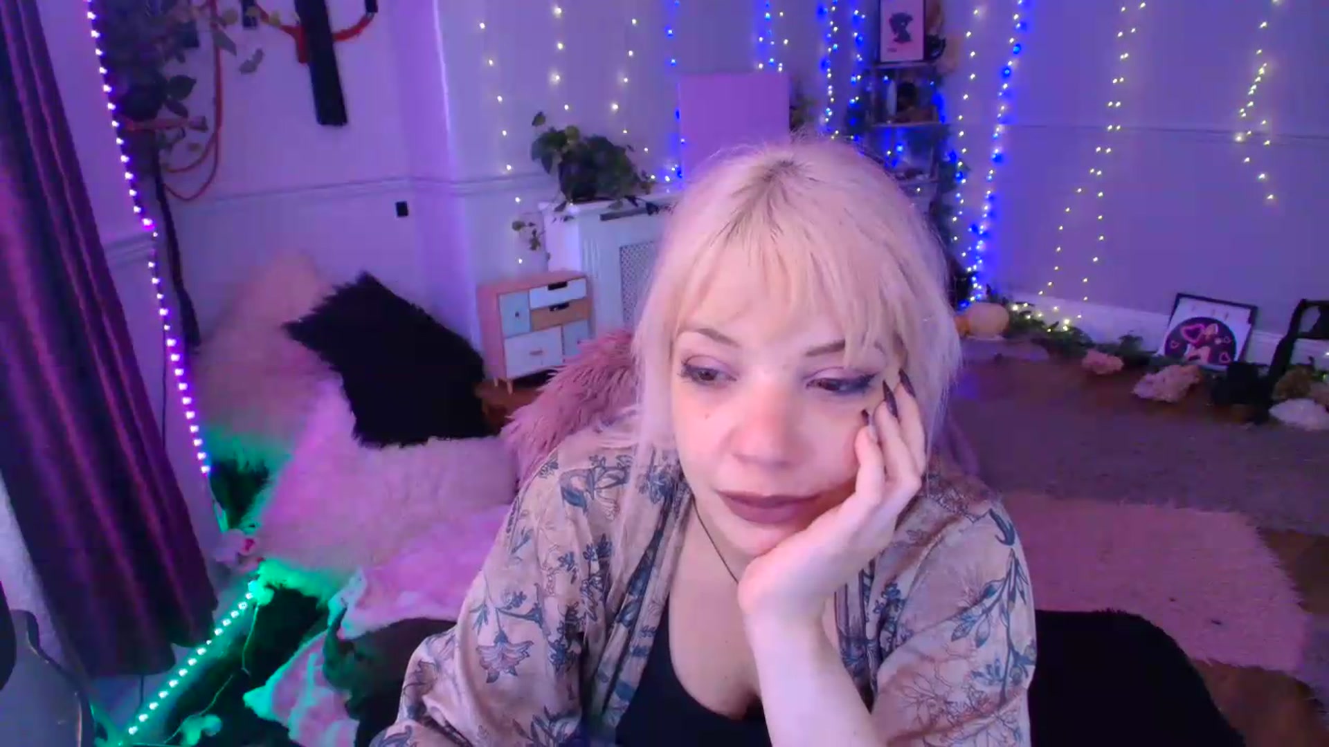 Gallery image thumbnail from LunaWolfie's myfreecams stream on, 06/20/2026, 17:36 image 8 of 20
