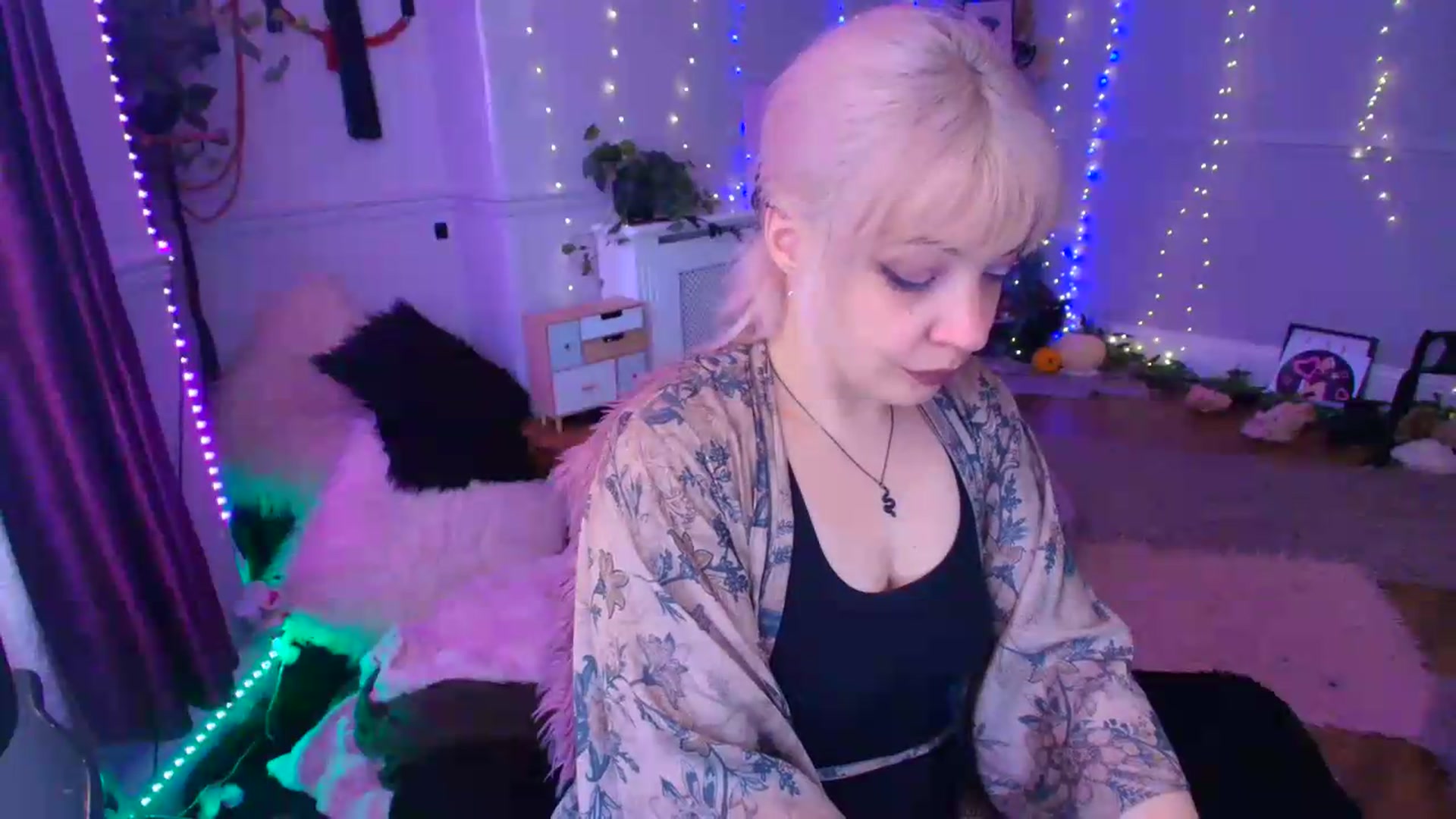 Gallery image thumbnail from LunaWolfie's myfreecams stream on, 06/20/2026, 17:36 image 11 of 20