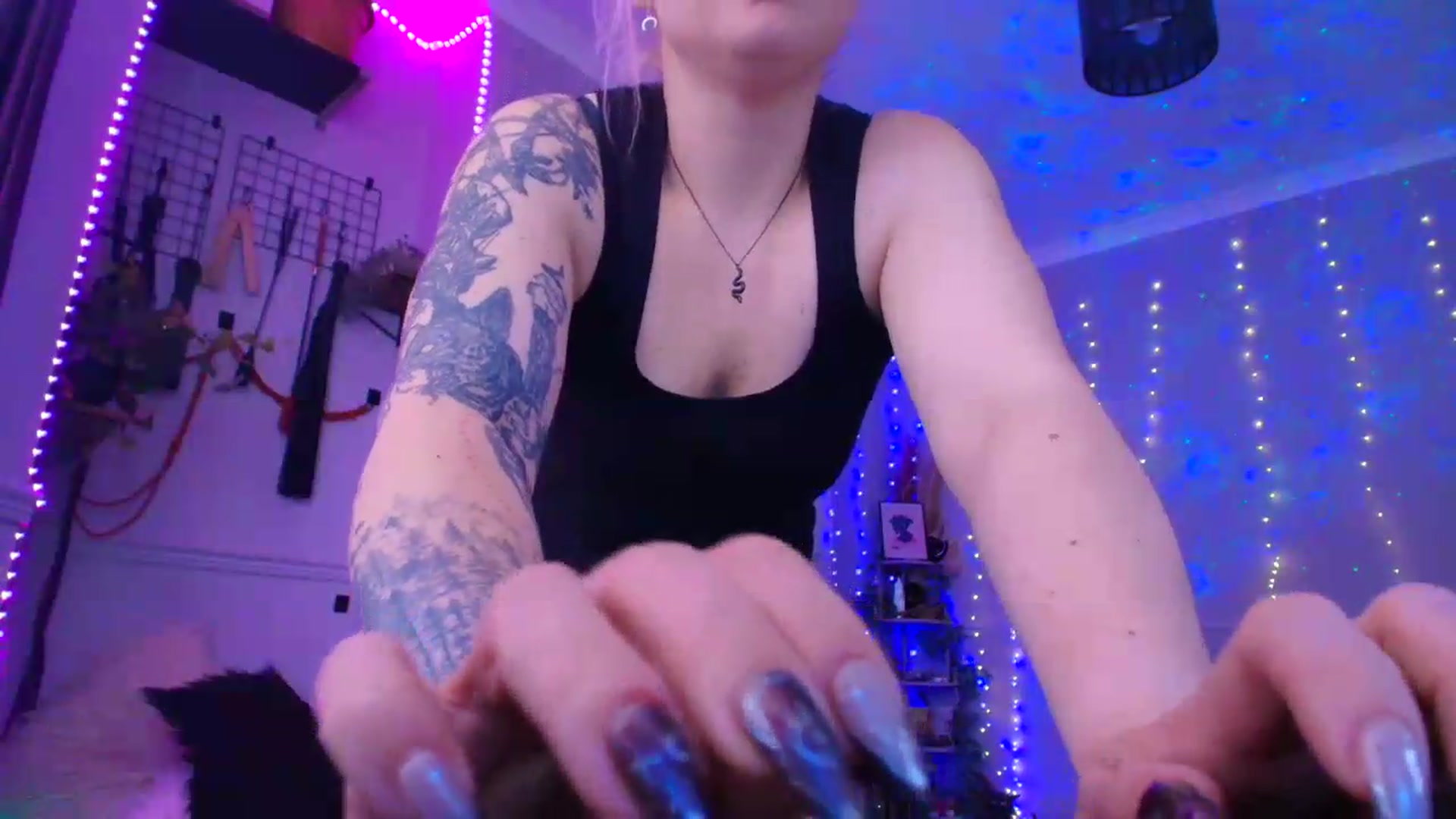 Gallery image thumbnail from LunaWolfie's myfreecams stream on, 06/20/2026, 18:04 image 17 of 20