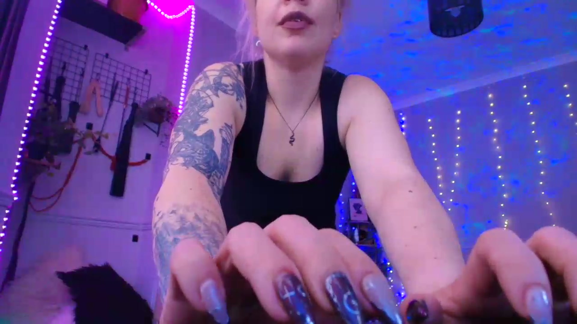 Gallery image thumbnail from LunaWolfie's myfreecams stream on, 06/20/2026, 18:04 image 15 of 20