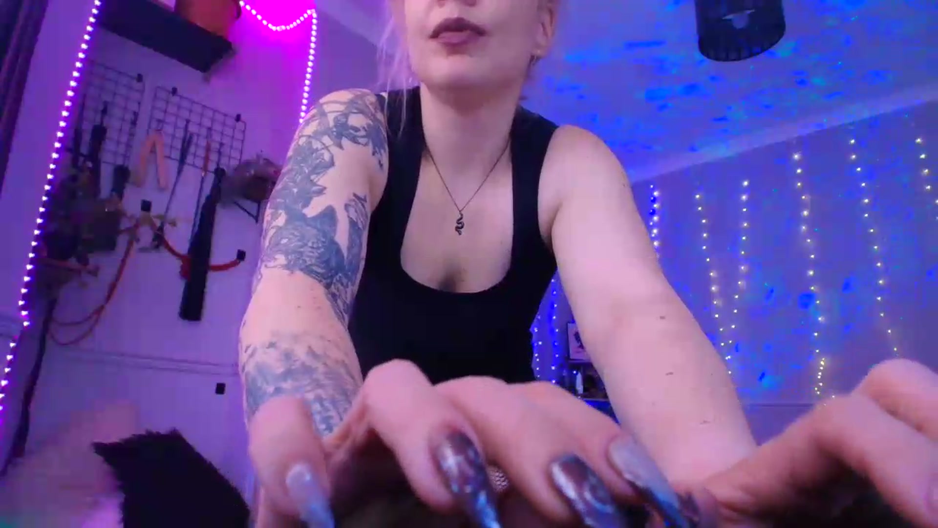 Gallery image thumbnail from LunaWolfie's myfreecams stream on, 06/20/2026, 18:04 image 16 of 20