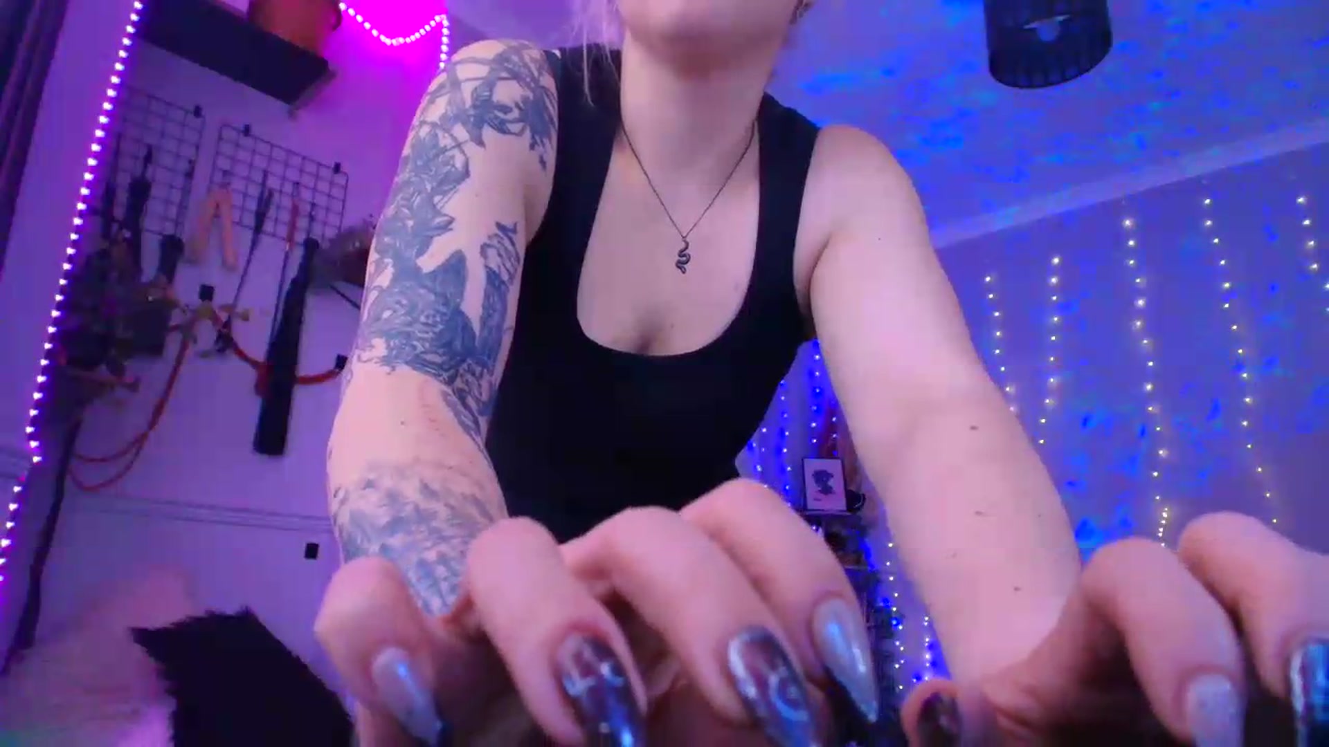 Gallery image thumbnail from LunaWolfie's myfreecams stream on, 06/20/2026, 18:04 image 20 of 20