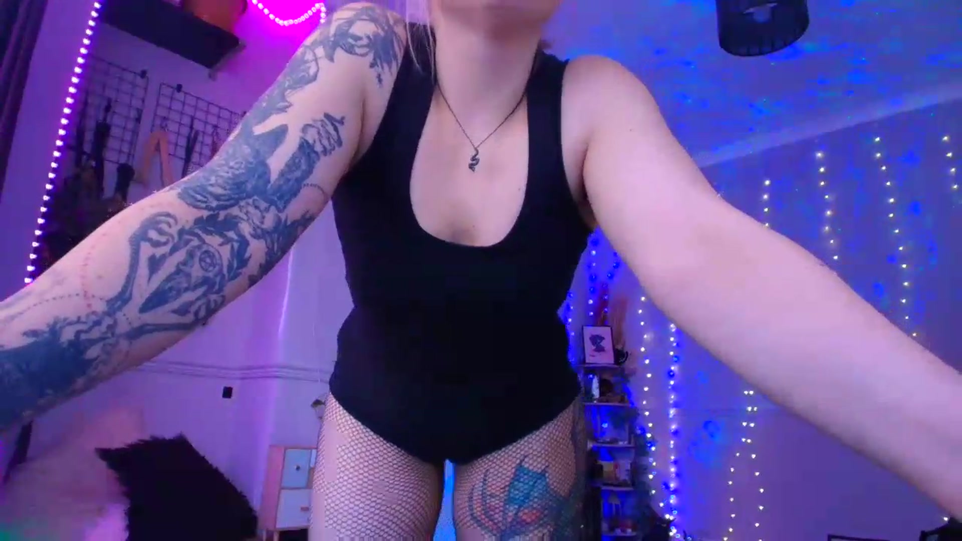 Gallery image thumbnail from LunaWolfie's myfreecams stream on, 06/20/2026, 18:04 image 6 of 20