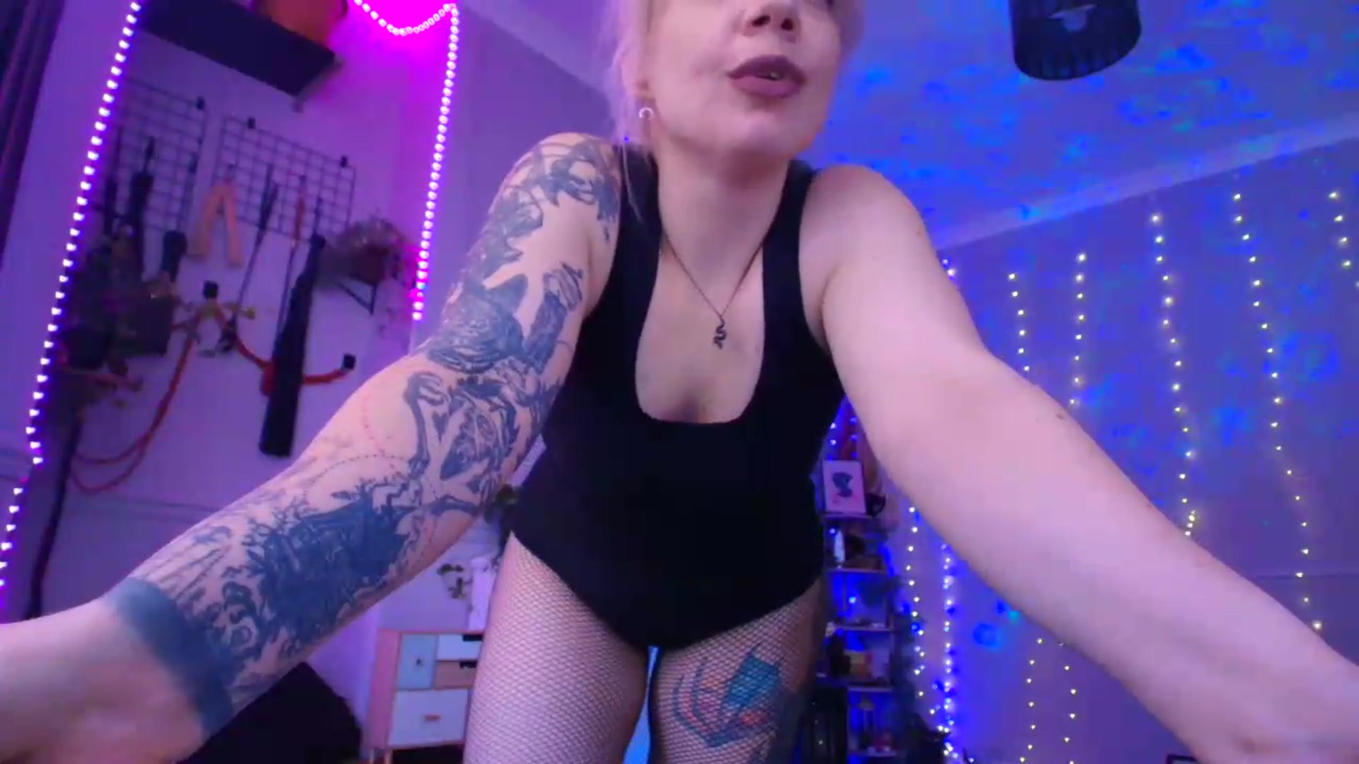 Gallery image thumbnail from LunaWolfie's myfreecams stream on, 06/20/2026, 18:04 image 19 of 20