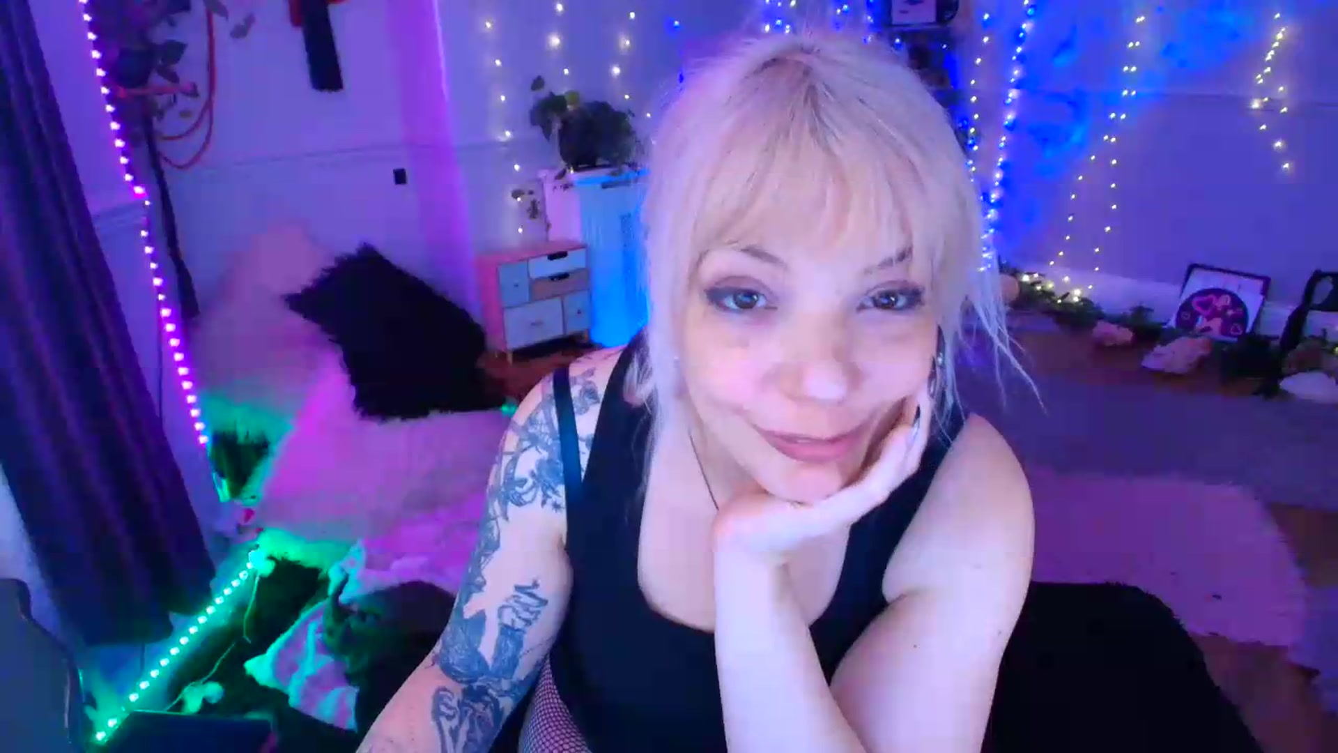 Gallery image thumbnail from LunaWolfie's myfreecams stream on, 06/20/2026, 19:53 image 18 of 20