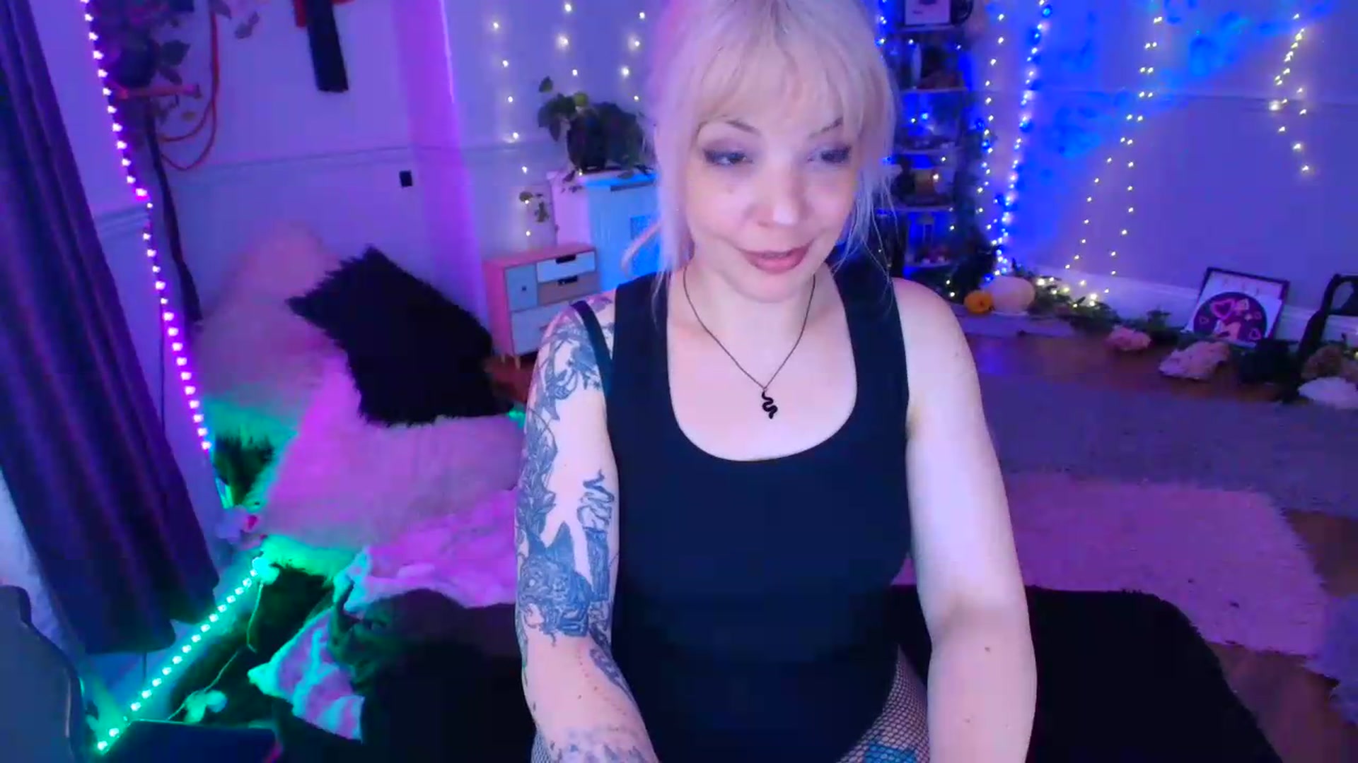 Gallery image thumbnail from LunaWolfie's myfreecams stream on, 06/20/2026, 19:53 image 16 of 20