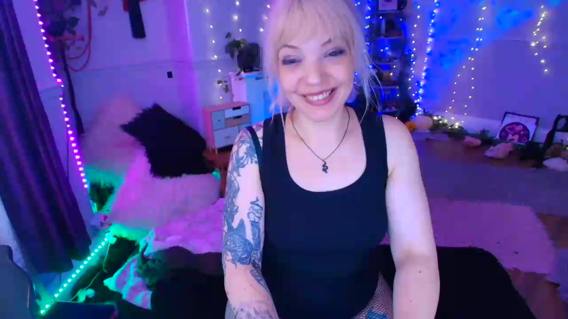 Gallery image thumbnail from LunaWolfie's myfreecams stream on, 06/20/2026, 19:53 image 10 of 20