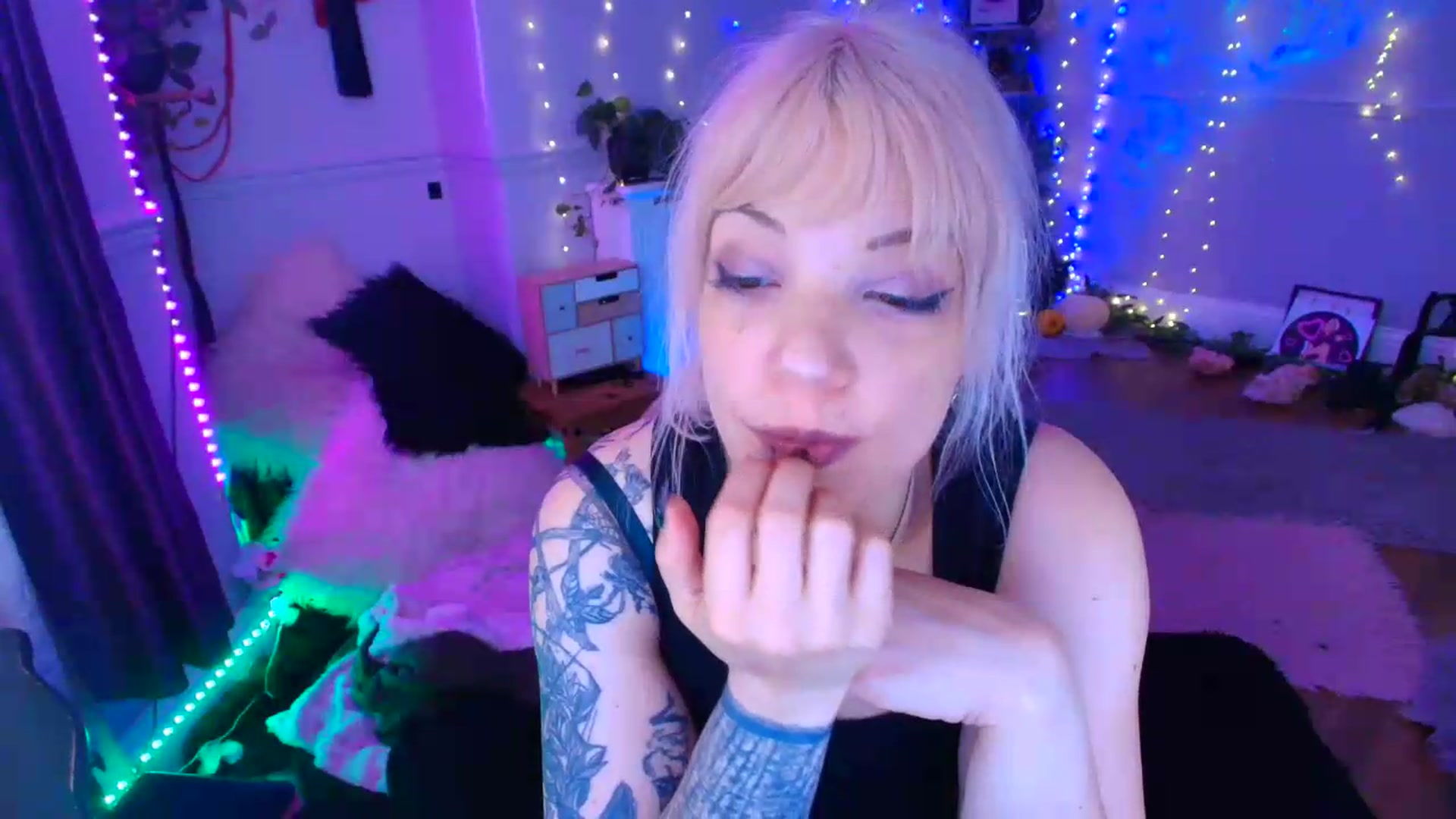 Gallery image thumbnail from LunaWolfie's myfreecams stream on, 06/20/2026, 19:53 image 12 of 20