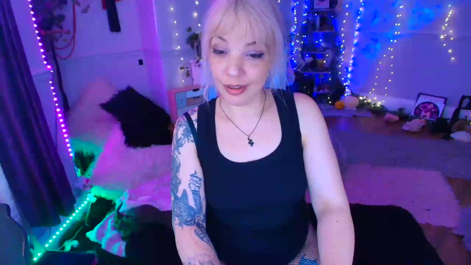 Gallery image thumbnail from LunaWolfie's myfreecams stream on, 06/20/2026, 19:53 image 15 of 20