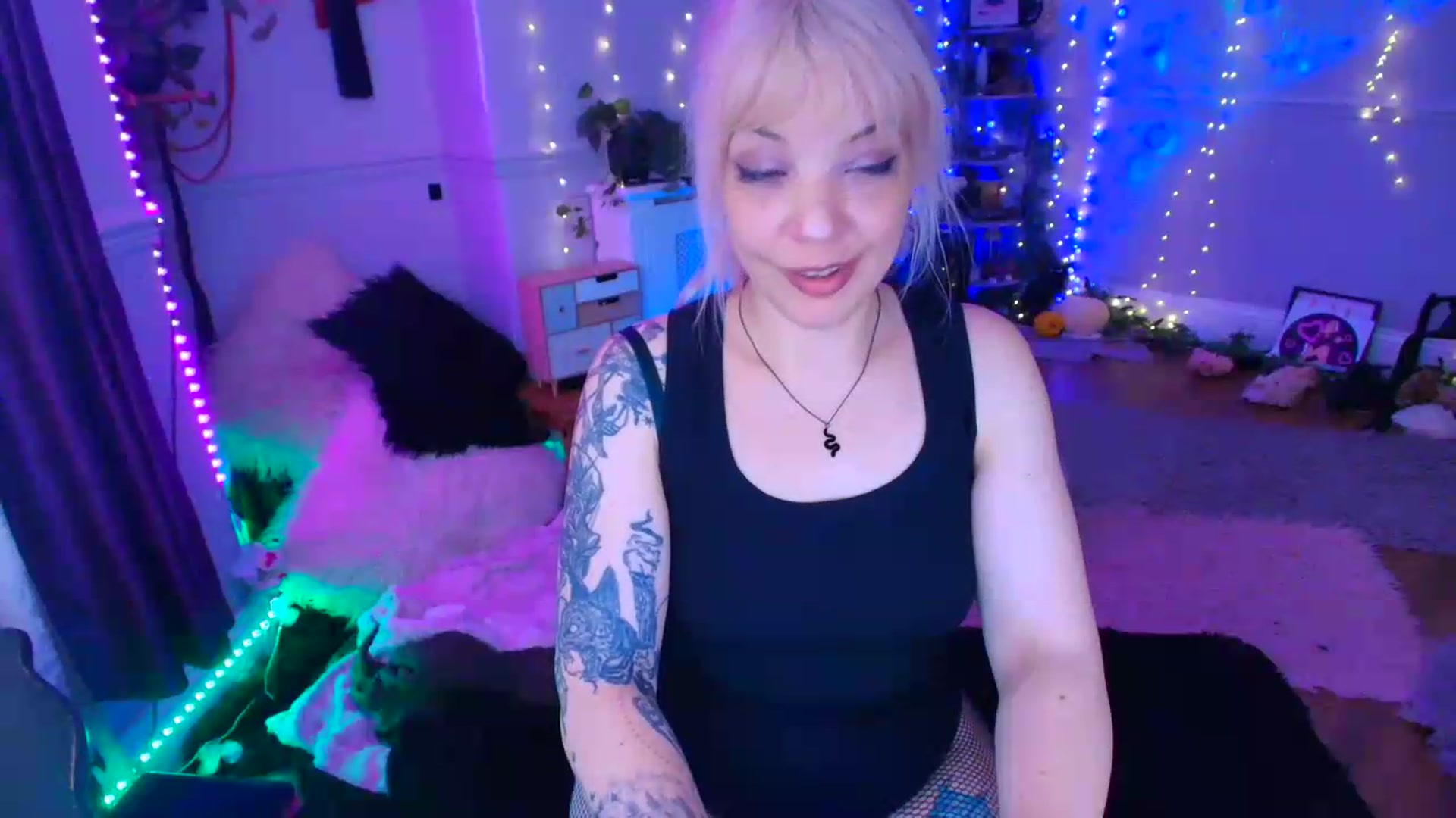 Gallery image thumbnail from LunaWolfie's myfreecams stream on, 06/20/2026, 19:53 image 17 of 20