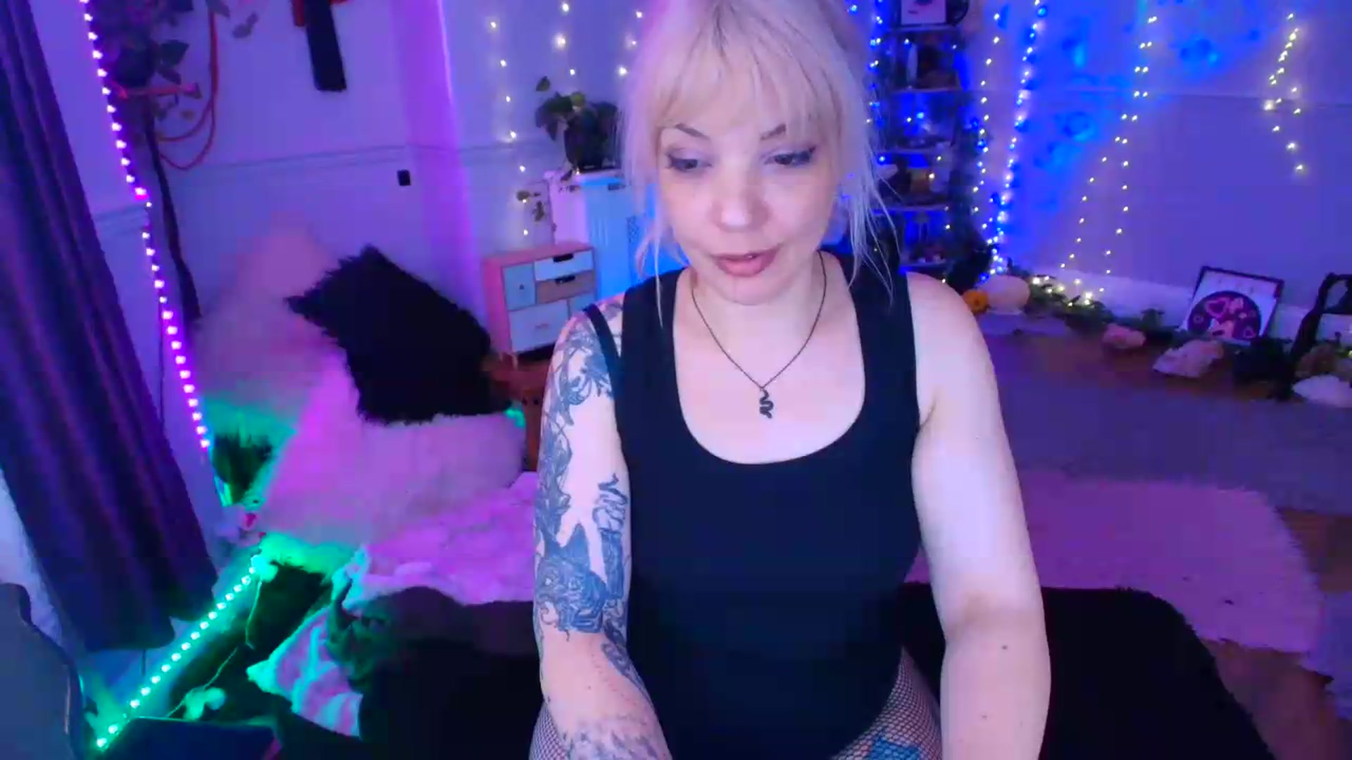 Gallery image thumbnail from LunaWolfie's myfreecams stream on, 06/20/2026, 19:53 image 8 of 20