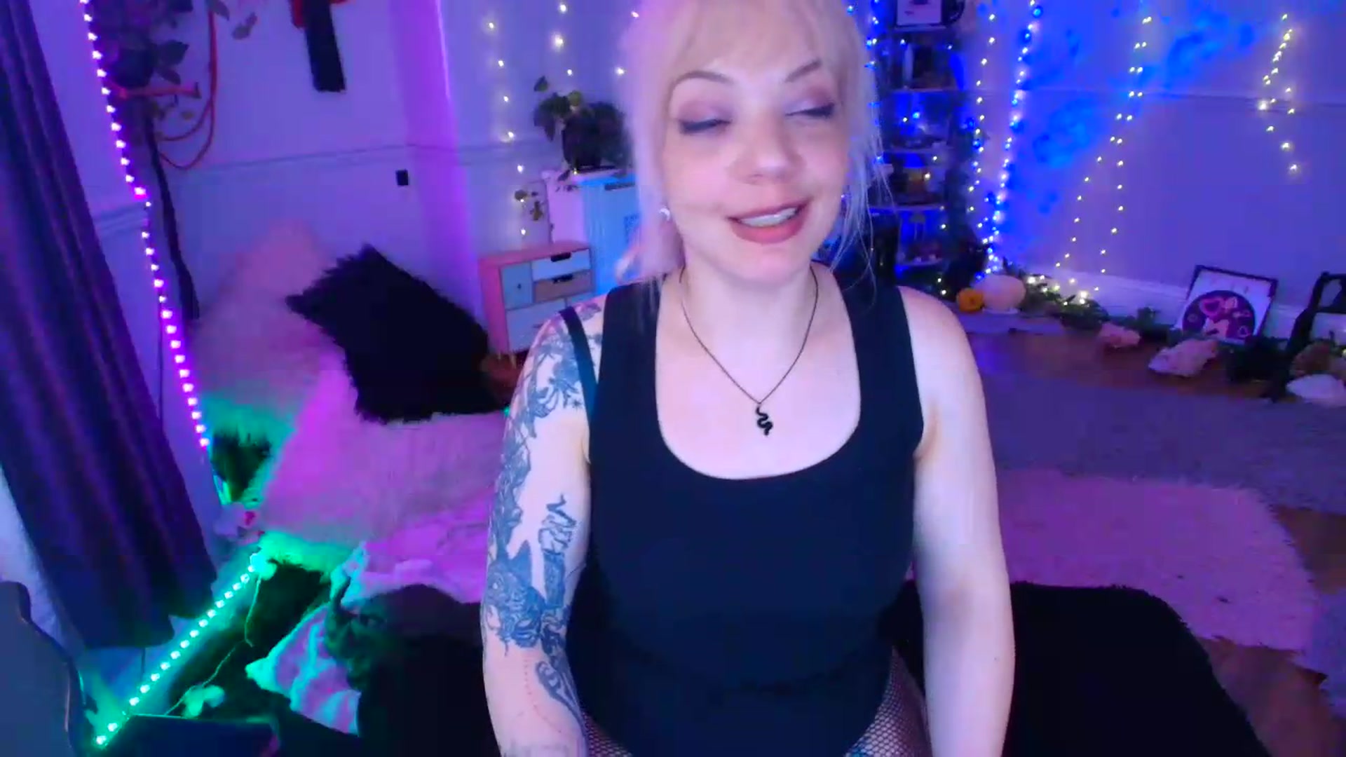 Gallery image thumbnail from LunaWolfie's myfreecams stream on, 06/20/2026, 19:53 image 13 of 20