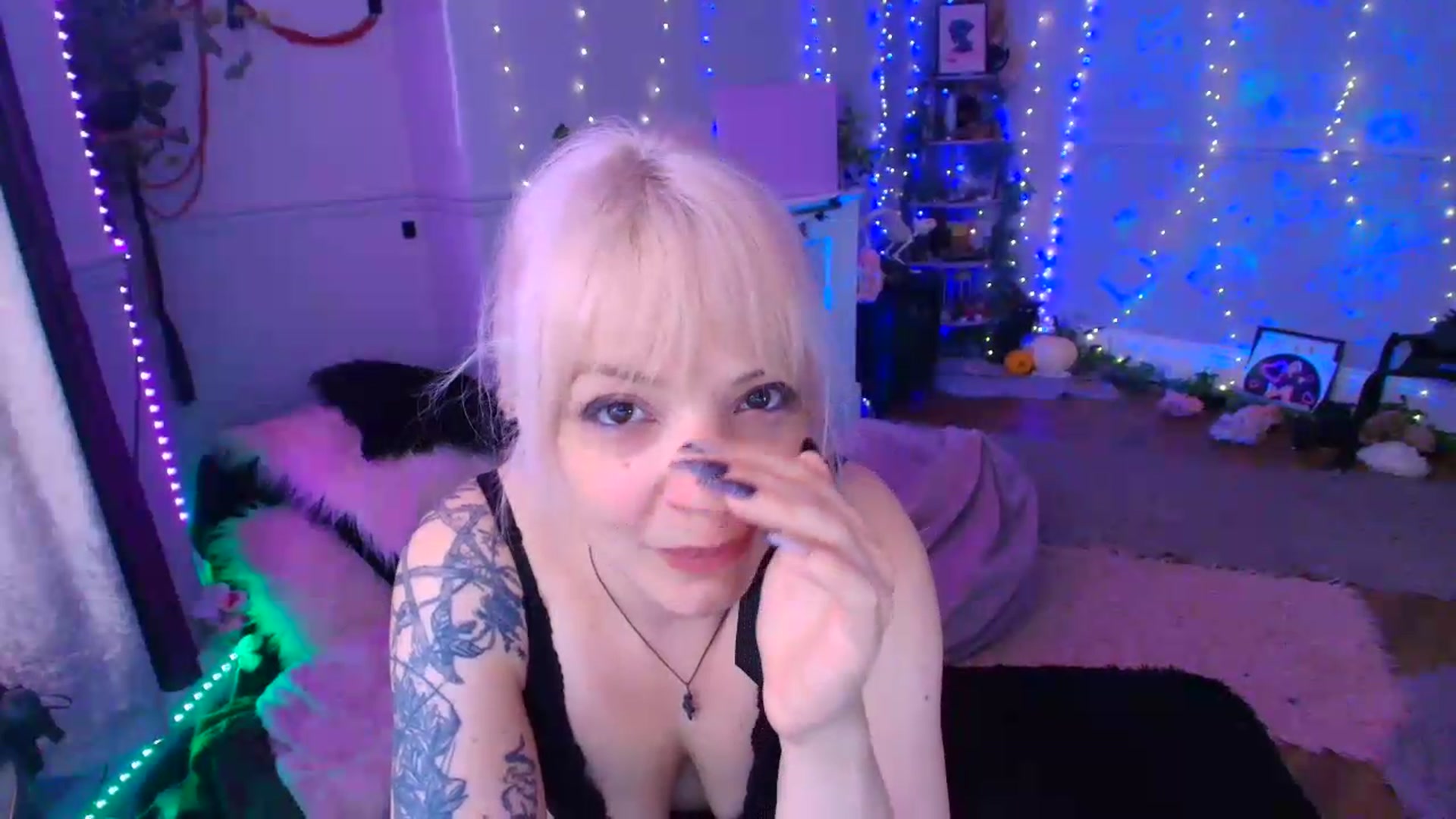 Gallery image thumbnail from LunaWolfie's myfreecams stream on, 06/22/2026, 19:58 image 11 of 20