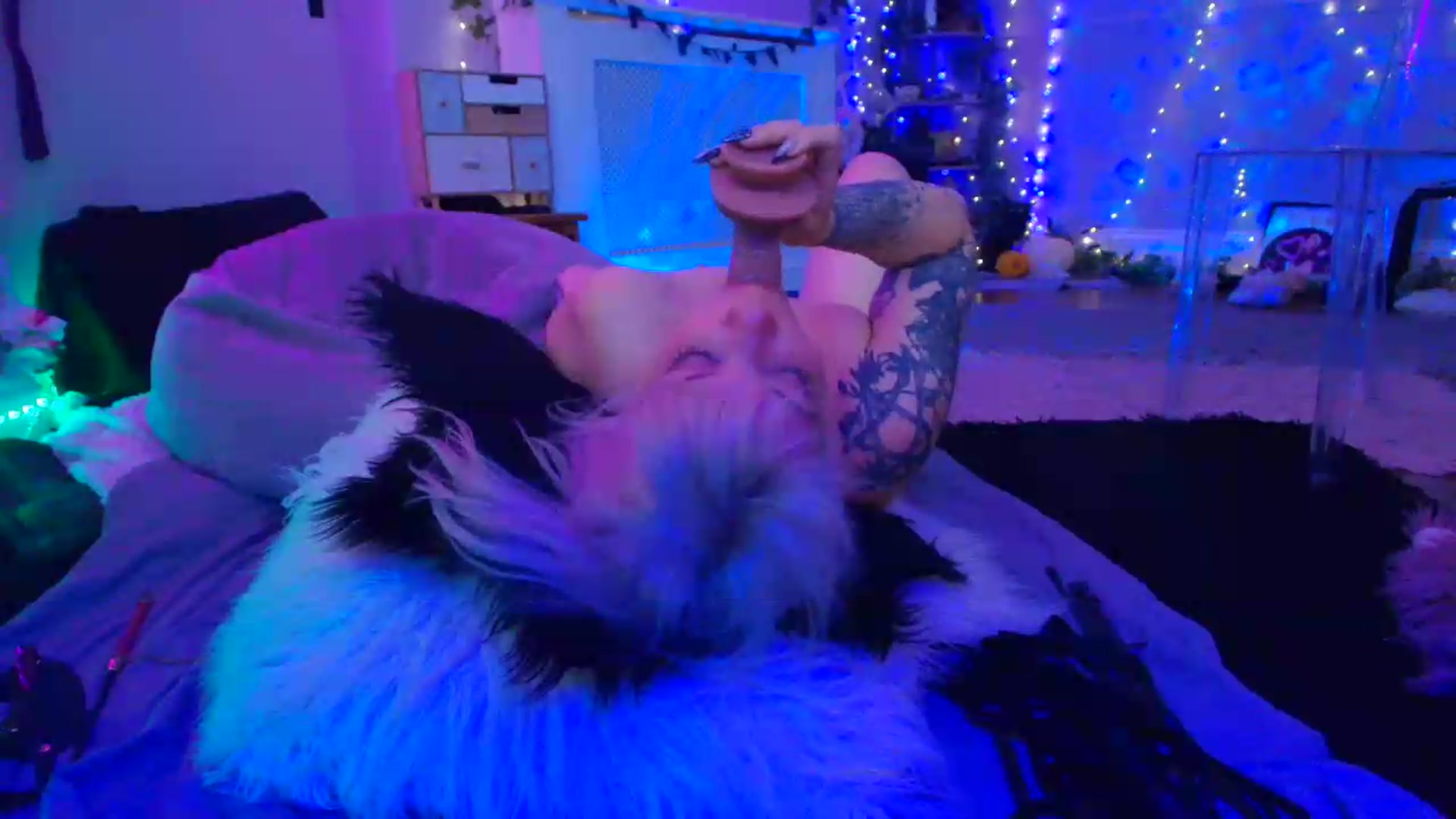 Gallery image thumbnail from LunaWolfie's myfreecams stream on, 06/22/2026, 20:30 image 5 of 20