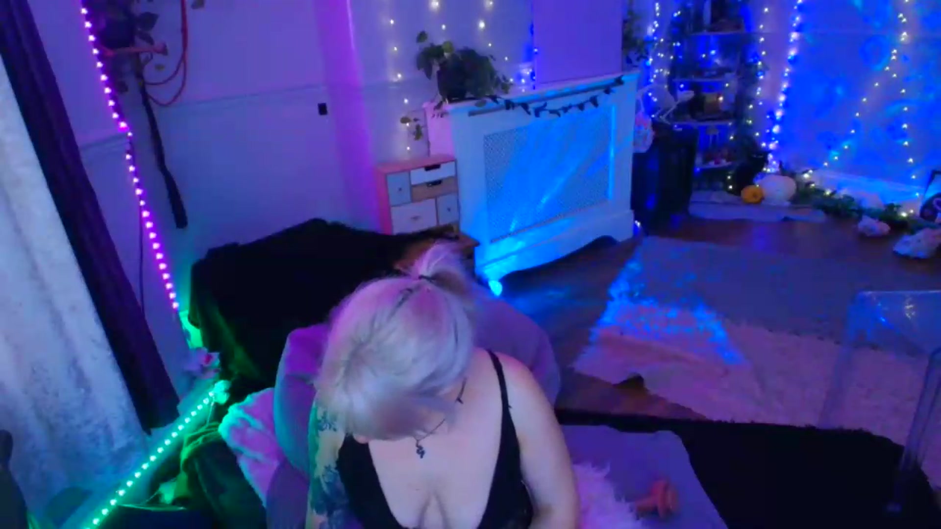 Gallery image thumbnail from LunaWolfie's myfreecams stream on, 06/22/2026, 20:30 image 13 of 20